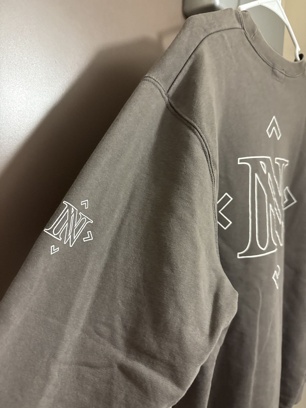Number (N)ine number (n)ine crewneck (believed to be aw22) Size US L / EU 52-54 / 3 - 3 Thumbnail