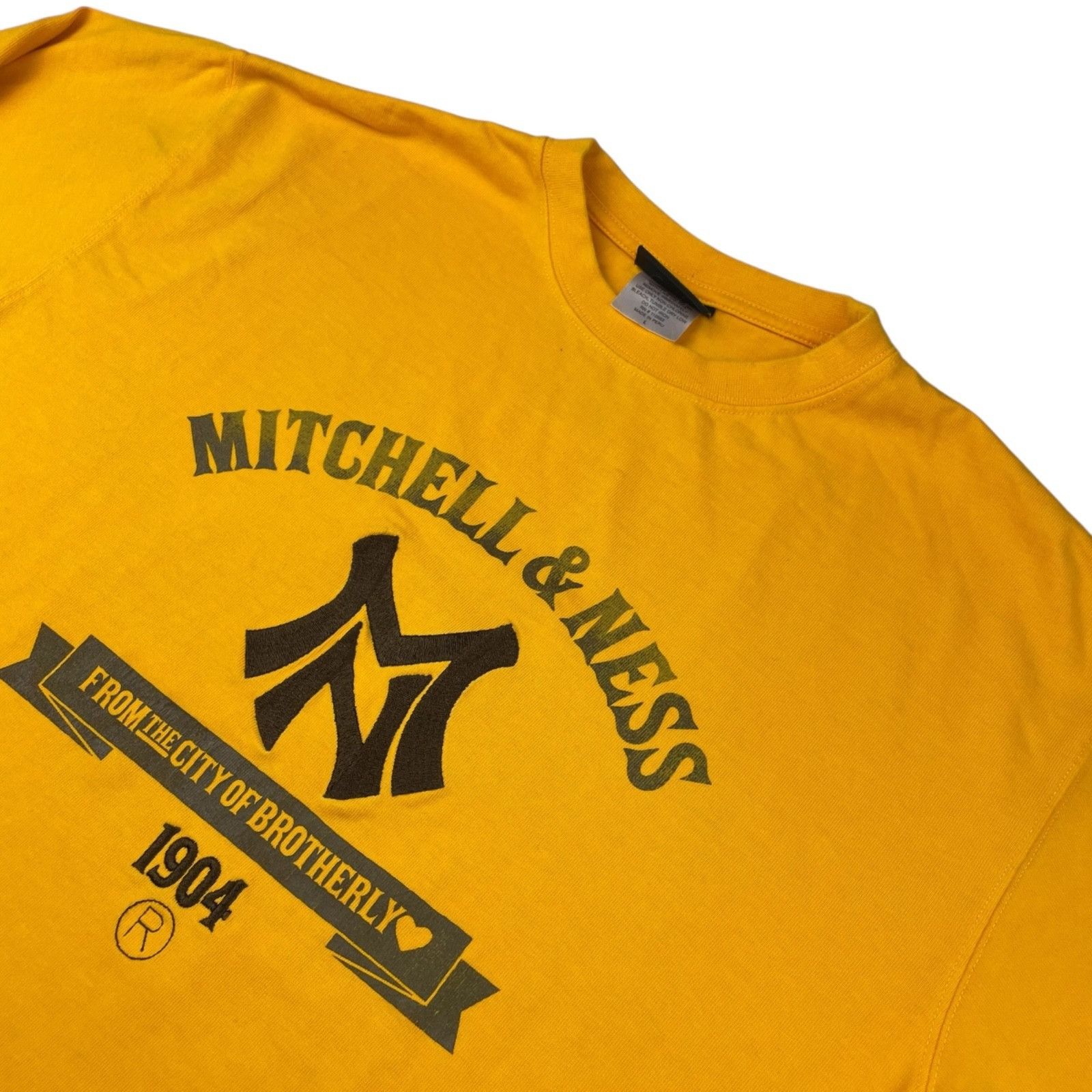 Mitchell & Ness Mitchell & Ness Men's 100% Cotton Embroidered L/S T-Shirt Ye Size US L / EU 52-54 / 3 - 1 Thumbnail