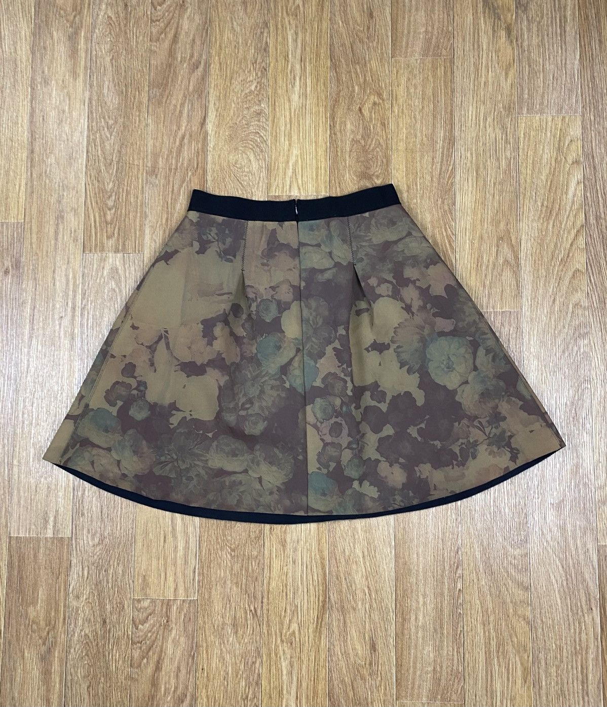 Essentiel Antwerp Essentiel Antwerp Flower Print Neoprene Skirt Size 27" / US 4 / IT 40 - 5 Thumbnail