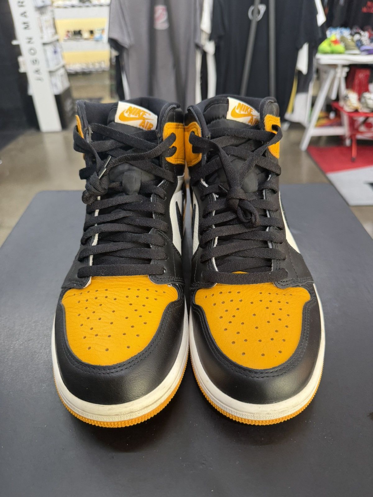 Jordan Brand Air Jordan 1 Taxi Size 9 (2022) Size US 9 / EU 42 - 2 Thumbnail
