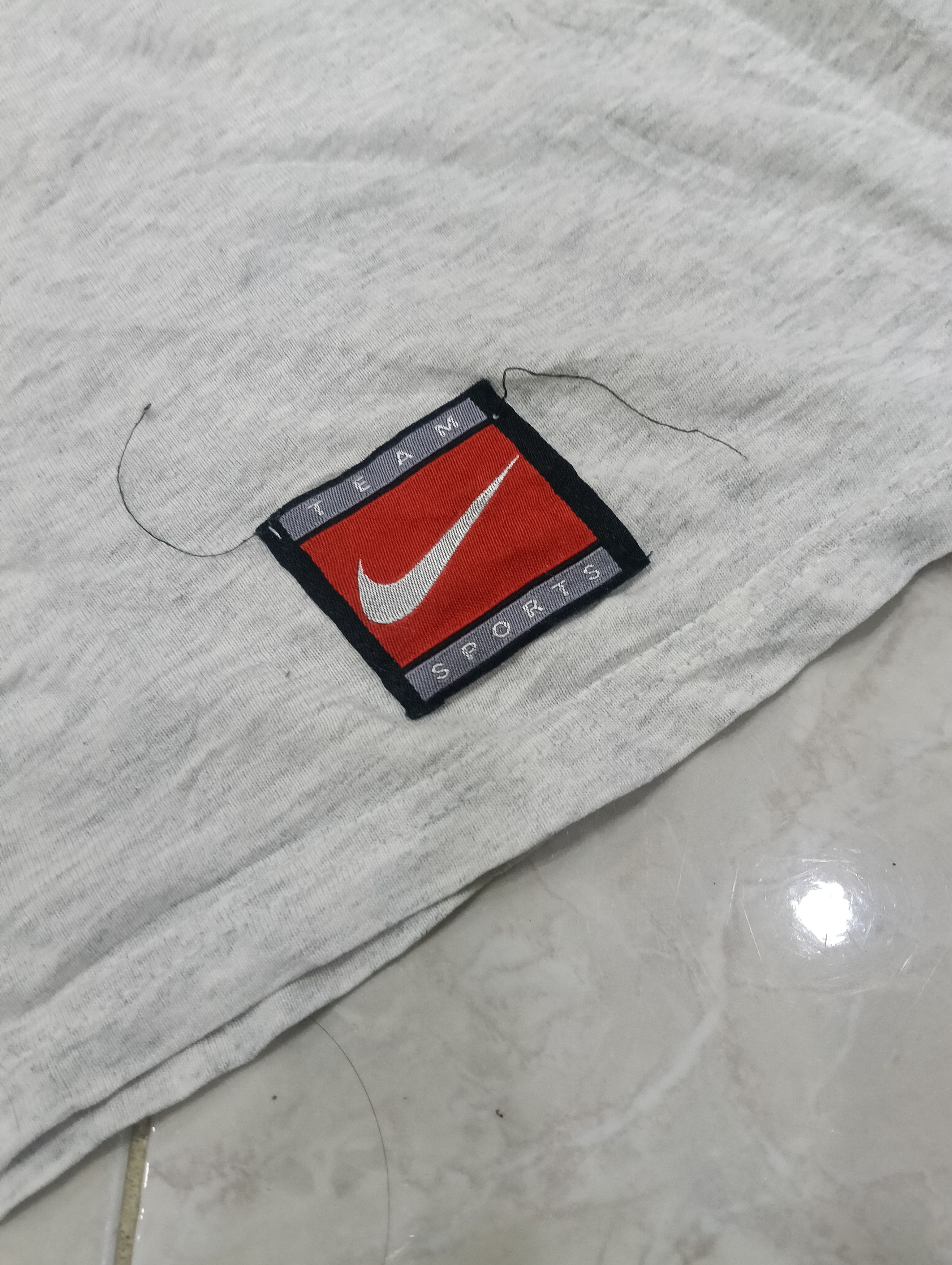 Nike Vintage 90s Nike Michigan Basketball Size US L / EU 52-54 / 3 - 4 Thumbnail