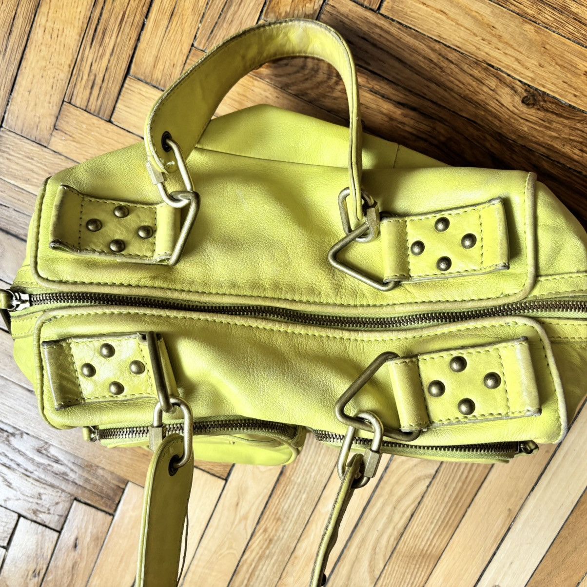 Vintage Vintage Y2K Acid Green Hand Bag Real Leather Britney Spears Size ONE SIZE - 9 Thumbnail