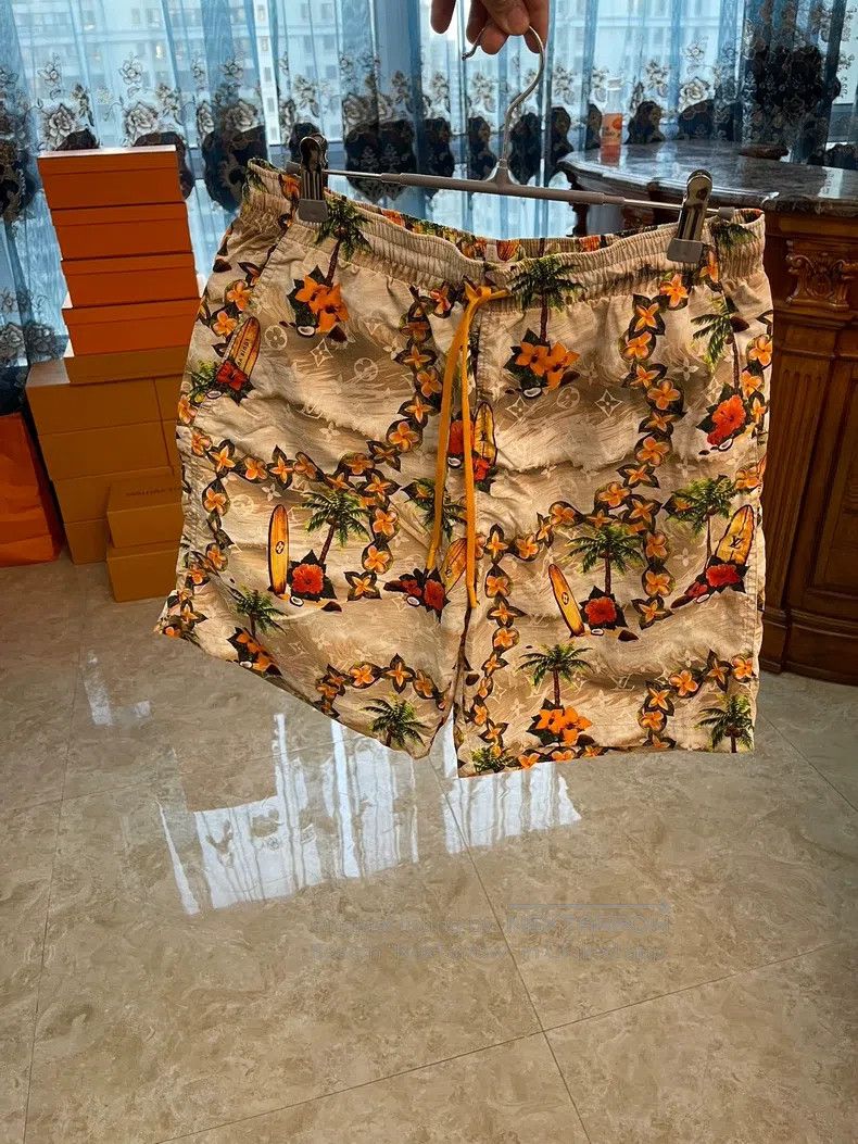 Louis Vuitton Louis Vuitton size m Tropical Style Design shorts Size US 28 / EU 44 - 1 Thumbnail