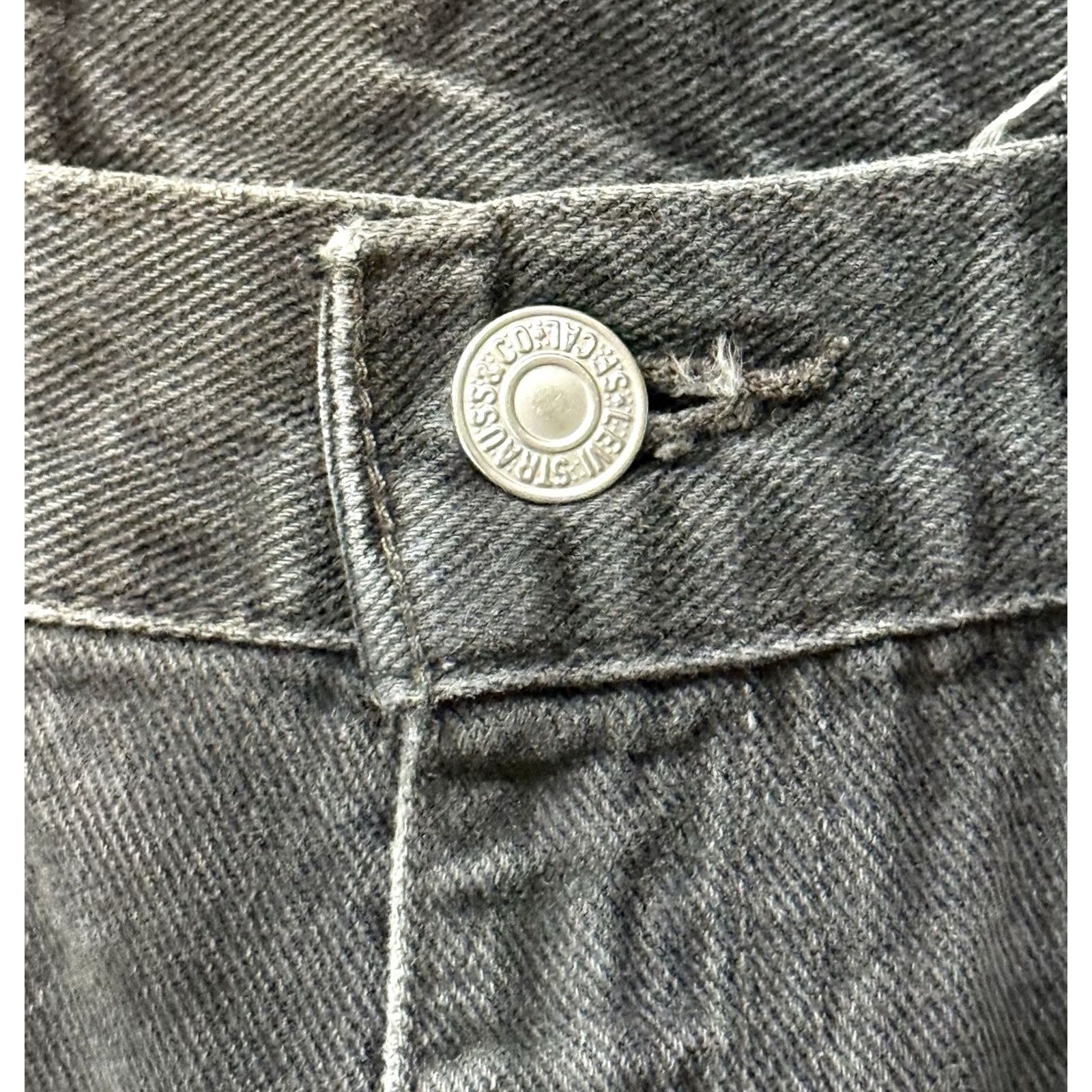 Levi's VINTAGE Levi’s 505 Denim Jeans Distressed Cropped Black 30x25 USA 90s Grunge Hip Hop Straight Size US 30 / EU 46 - 5 Thumbnail