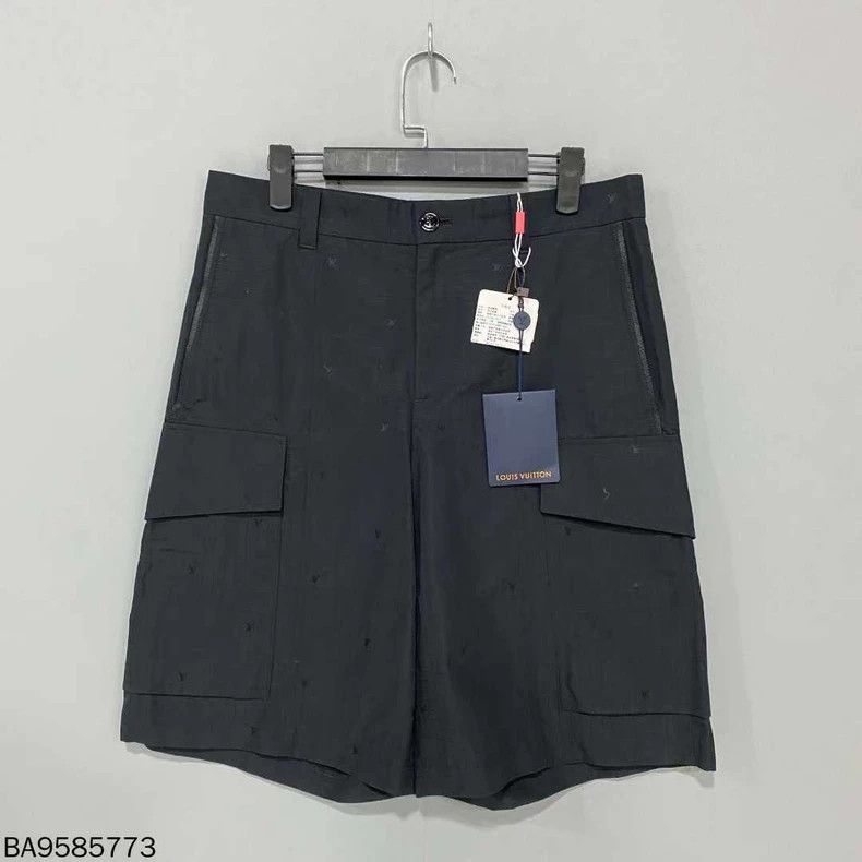Louis Vuitton Louis Vuitton size US 46 Zip cargo shorts Size US 30 / EU 46 - 2 Thumbnail