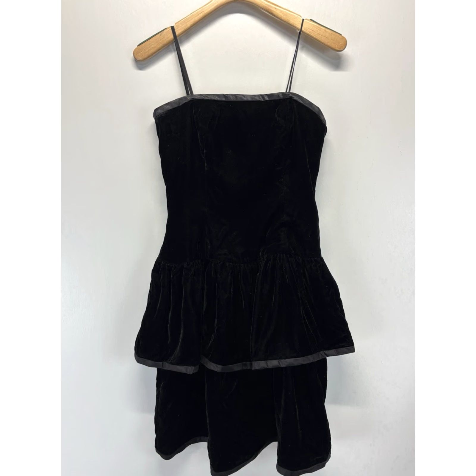 MAGGY LONDON VINTAGE Maggy London Velvet Peplum Dress Sz 10P Petite Black Cocktail 80s Womens Mens? Size L / US 10 / IT 46 - 2 Thumbnail