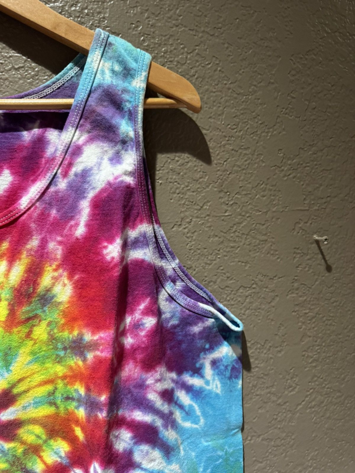 Vintage Vintage Tie Dye Gildan Tank Top Pink Blue Yellow Rainbow Size US L / EU 52-54 / 3 - 3 Thumbnail