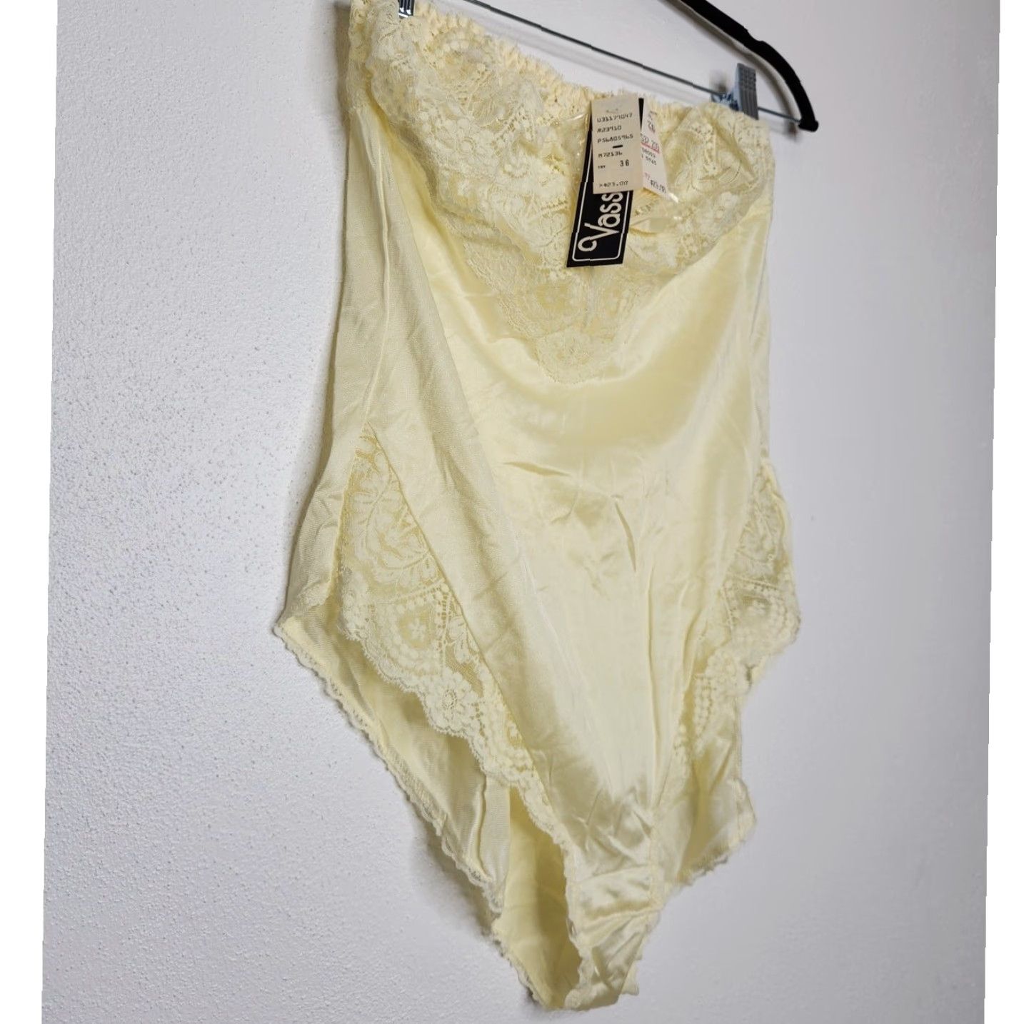 Vintage VINTAGE NWT Vassarette Bodysuit One Piece Lace Strapless Ivory Cream 36 Womens Size XS / US 0-2 / IT 36-38 - 2 Thumbnail