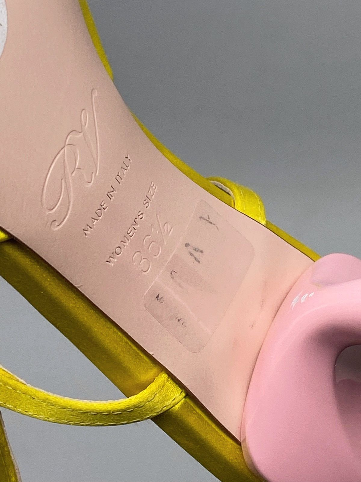Roger Vivier Roger Vivier 55mm Virgule Bow satin pumps size 36.5 Size US 6.5 / IT 36.5 - 15 Thumbnail