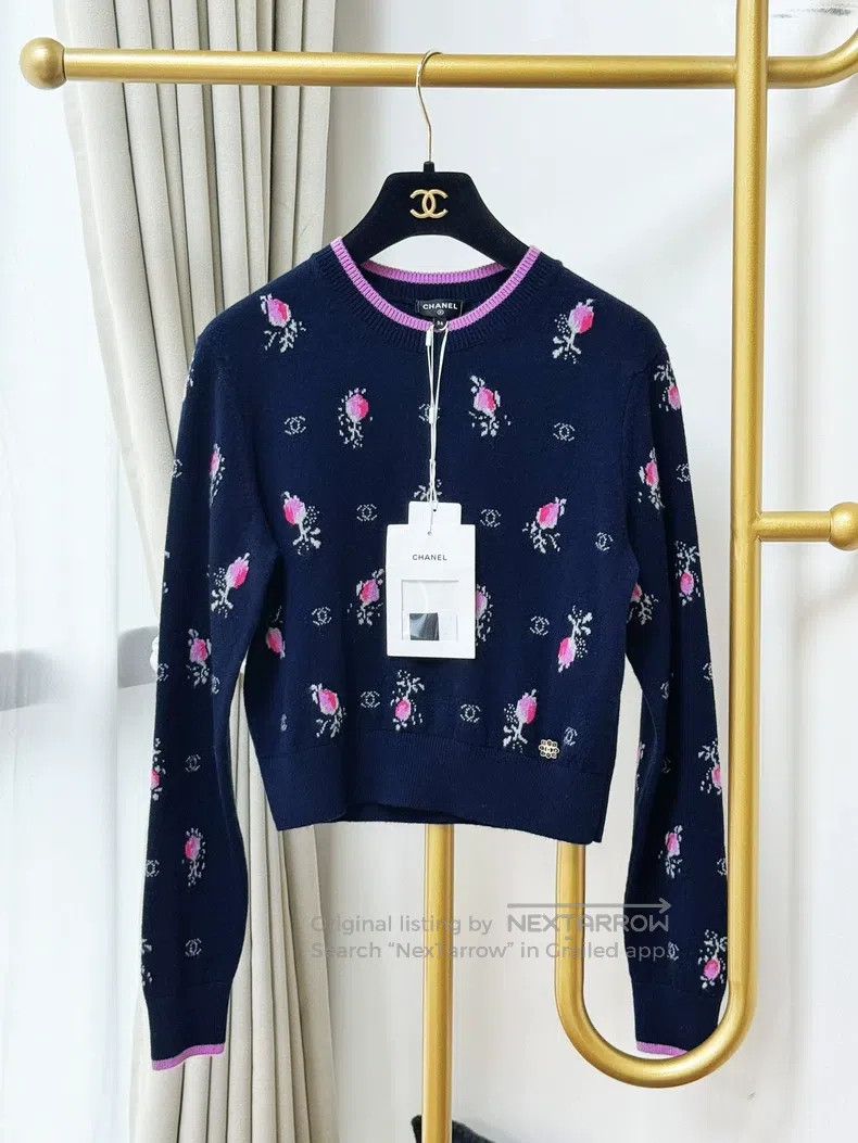 Chanel Chanel 22K autumn and winter pink small flower blue cashme Size XXS / US 00 / IT 34 - 1 Thumbnail