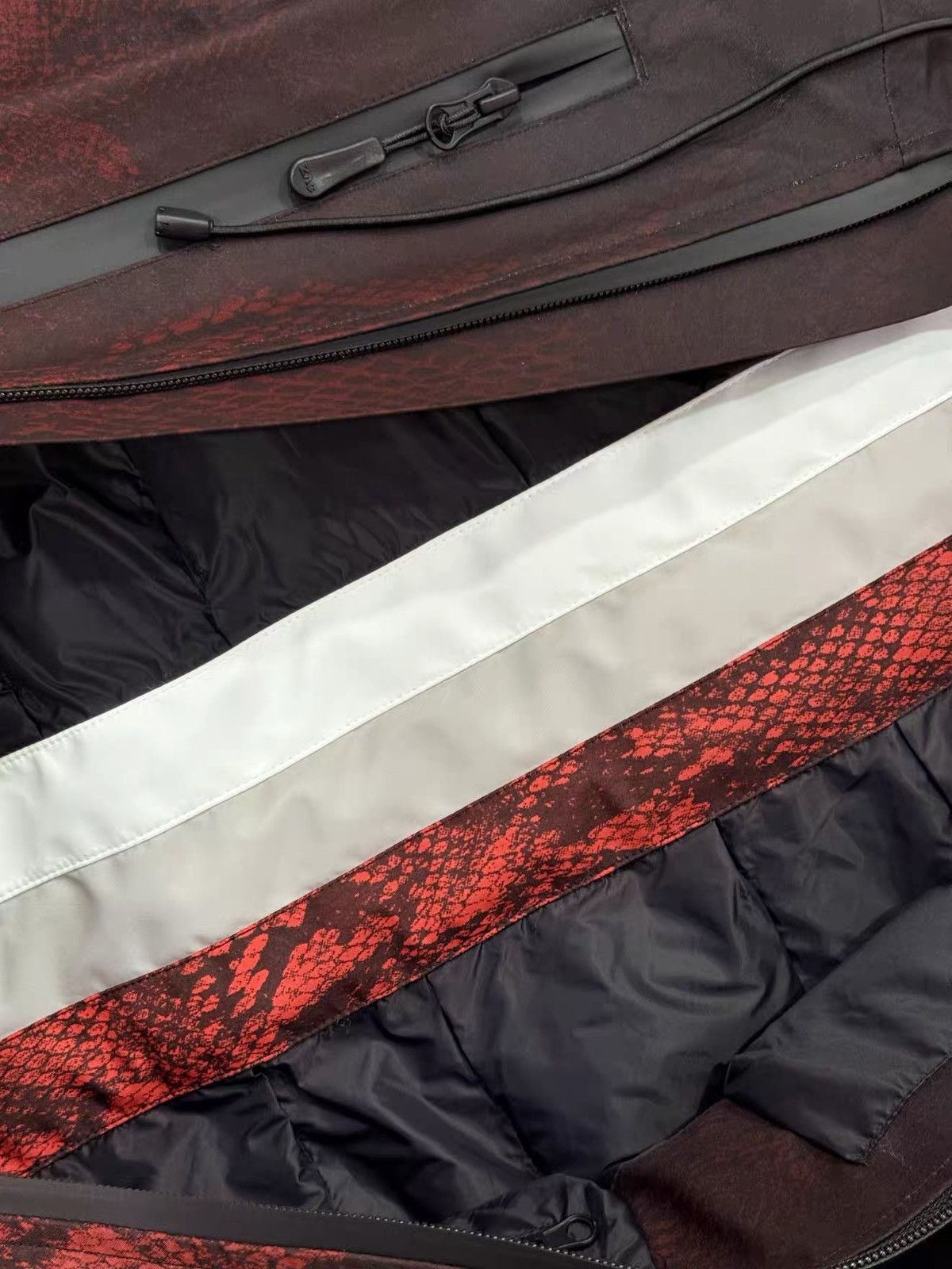 Other Red Scale Snake Pattern Outdoor Windproof Ski Suit Size US 32 / EU 48 - 16 Thumbnail