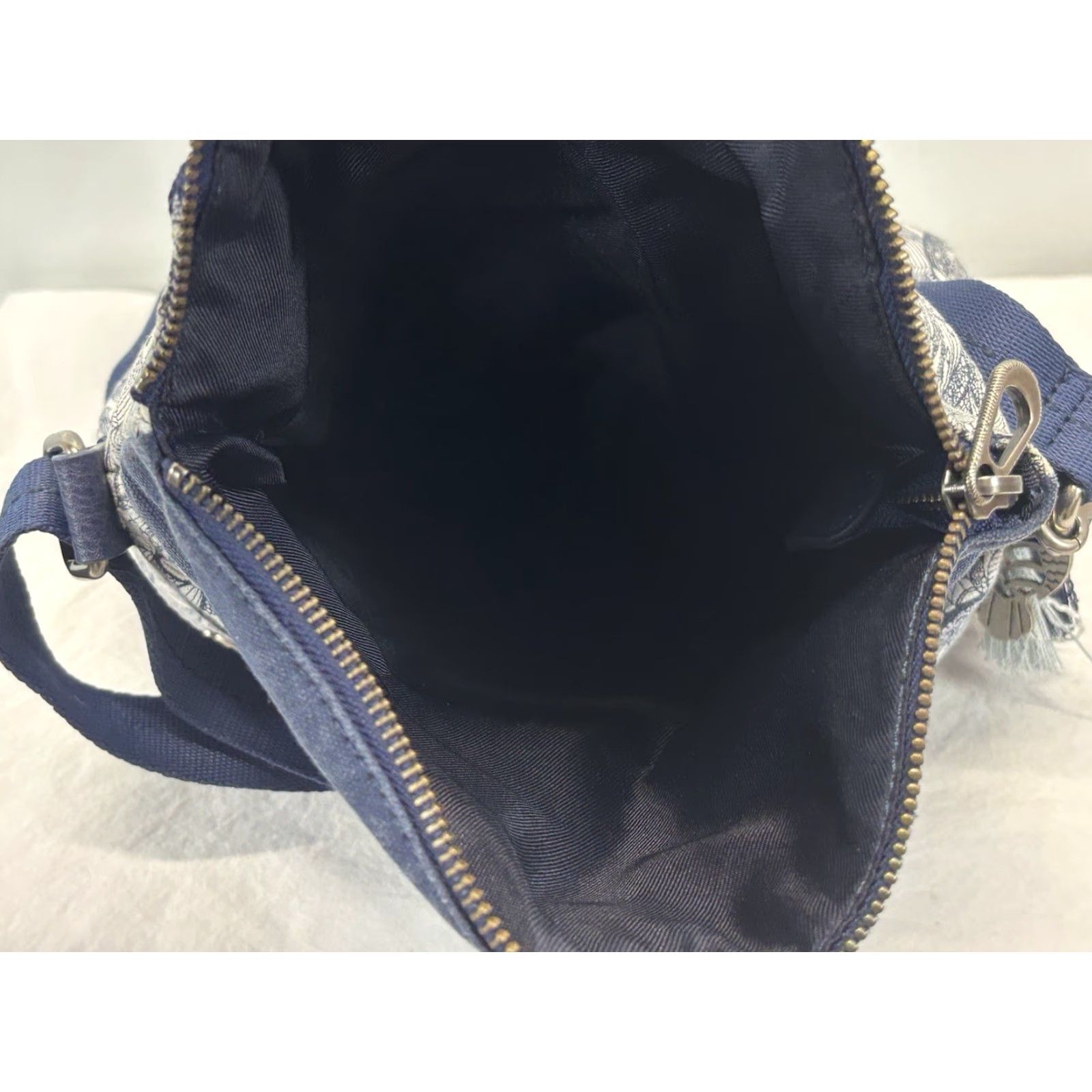 Vintage SAKROOTS Crossbody Bag Charm Blue White Owl Tassel Size ONE SIZE - 6 Thumbnail