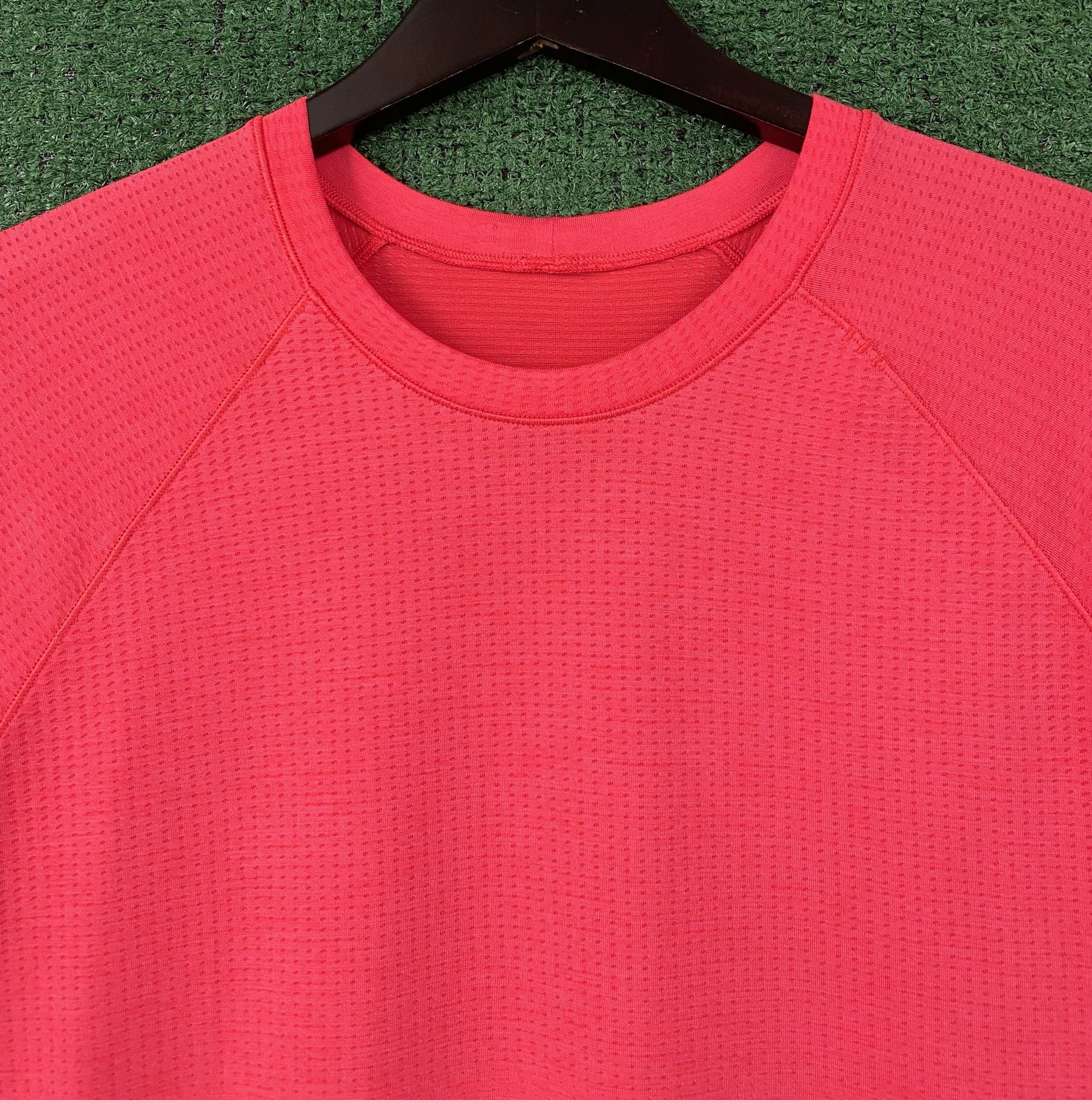 Lululemon Lululemon Metal Vent Tech Hot Pink Short Sleeve Shirt XL Size US XL / EU 56 / 4 - 2 Thumbnail