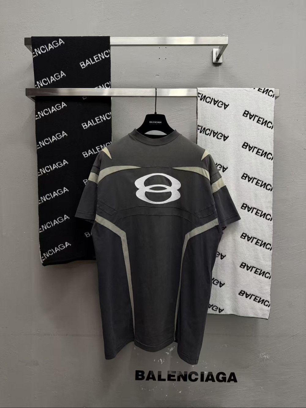 Balenciaga Balenciaga Infinity Logo T-Shirt Size L Size US L / EU 52-54 / 3 - 1 Thumbnail