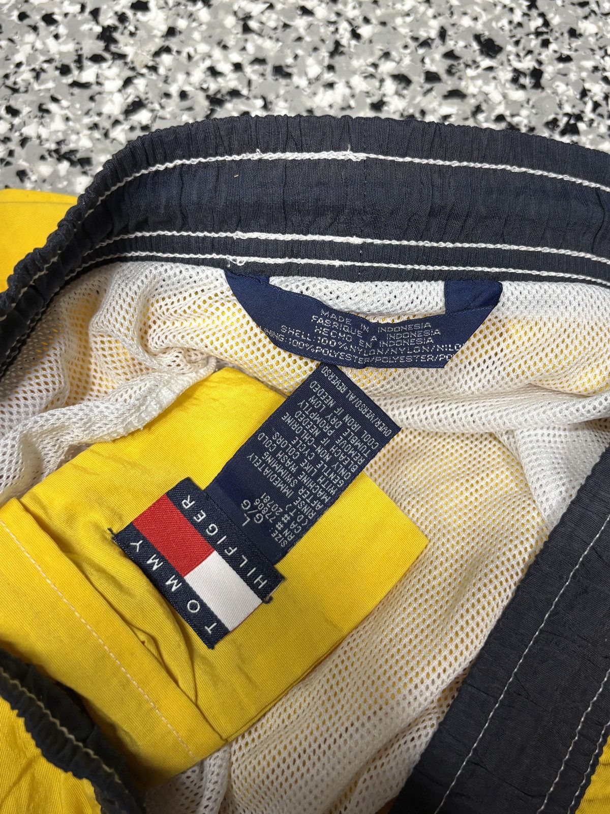 Tommy Hilfiger Vintage Tommy Hilfiger Yellow Swim Shorts Size L Size US 34 / EU 50 - 3 Thumbnail