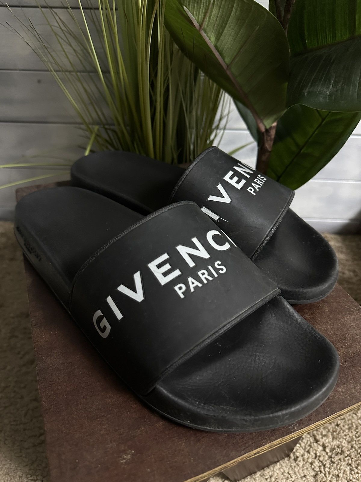 Rare Luxury Slippers Givenchy Big Logo Size 44 Color Black