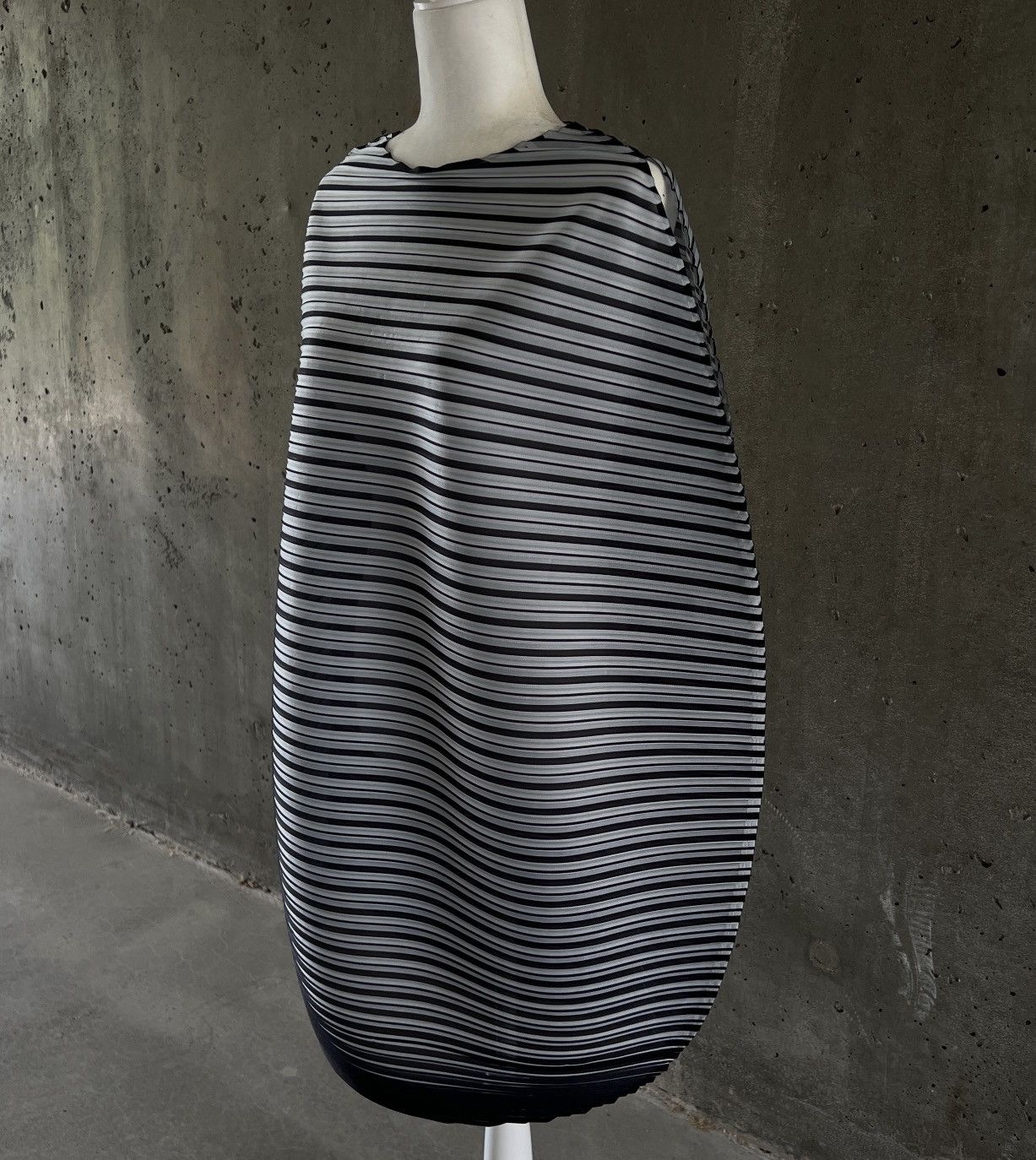 Pleats Please Issey Miyake Issey Miyake Pleats Please Balloon Tunic Size ONE SIZE - 1 Thumbnail