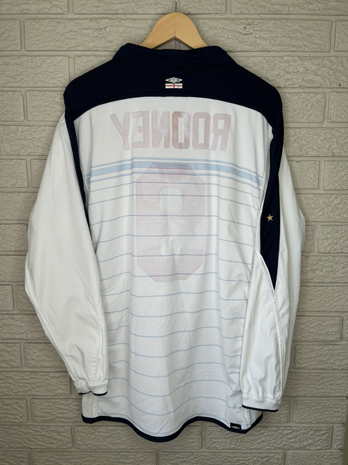 Umbro Vintage 2003 Umbro England Rooney Long Sleeve Home Jersey Size US XL / EU 56 / 4 - 13 Thumbnail