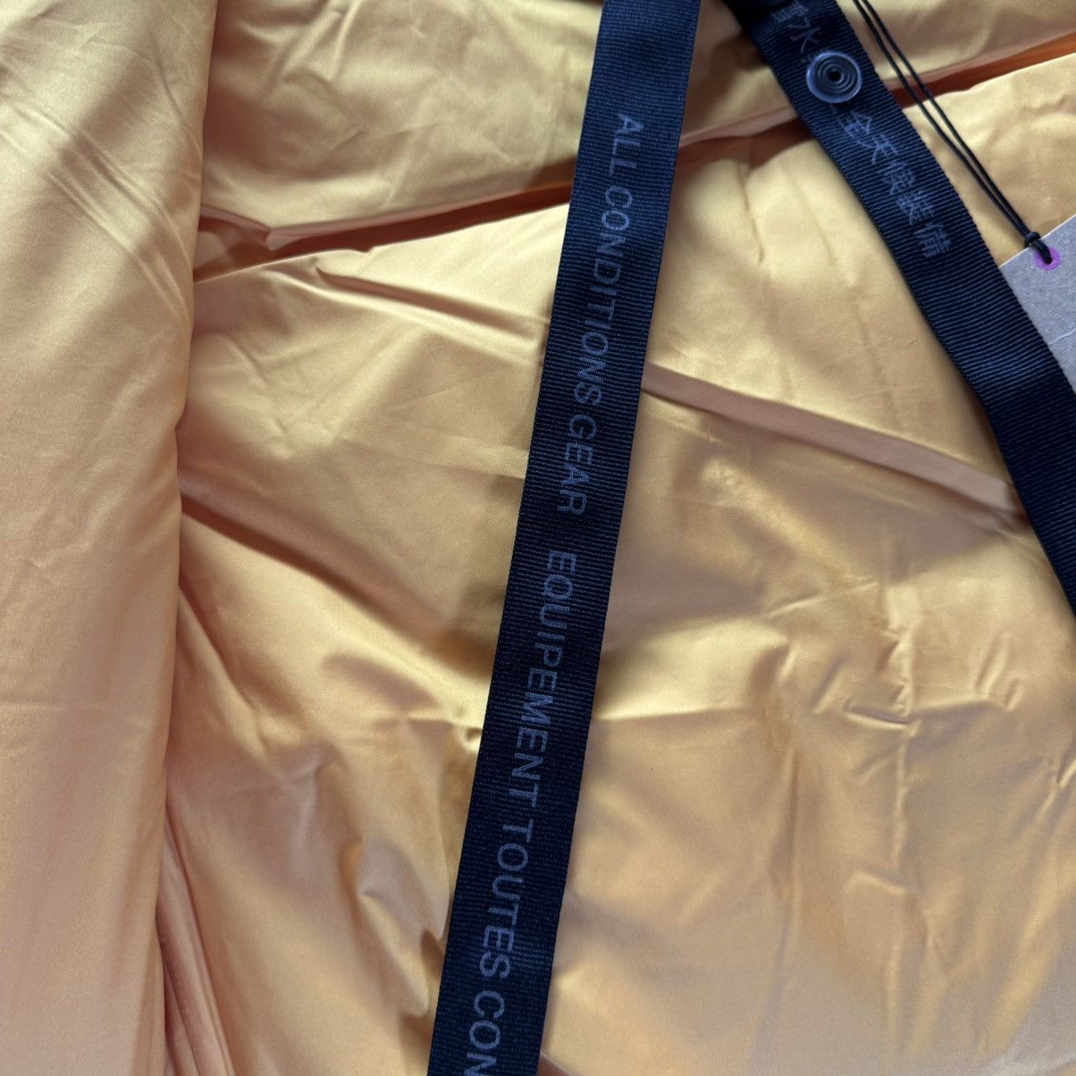 Goretex × Japanese Brand × Nike ACG NikeLab ACG Vest Gore-Tex Yellow Paint Splatter Womens S Size S / US 4 / IT 40 - 10 Thumbnail