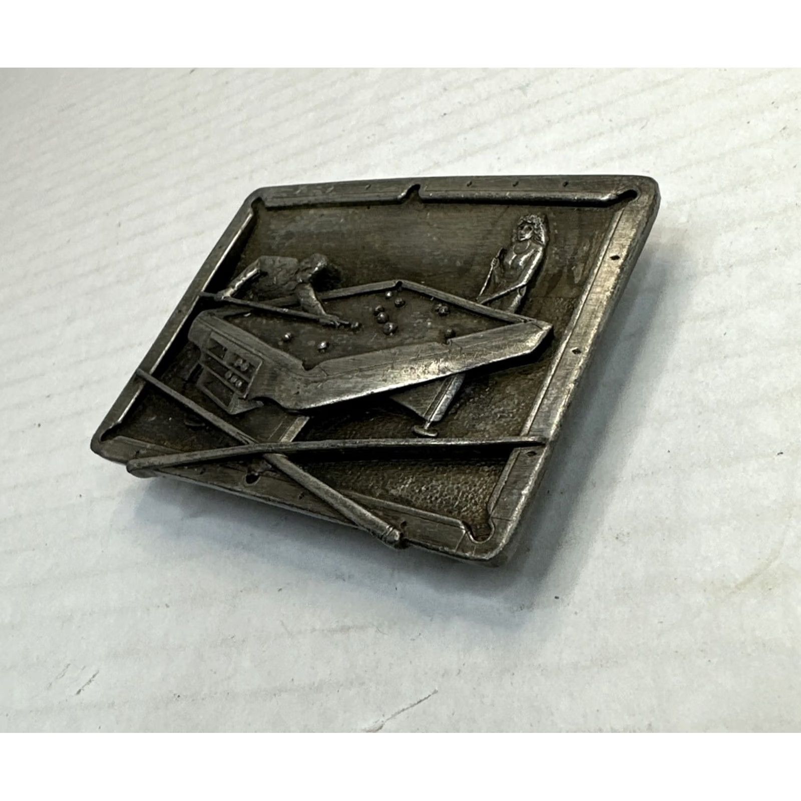 Vintage VINTAGE Bergamot Brass Works Pool Playing Belt Buckle Billiards Z-149 1984 80s Silver Unisex Adult Mens Womens Boys Girls Size ONE SIZE - 4 Thumbnail