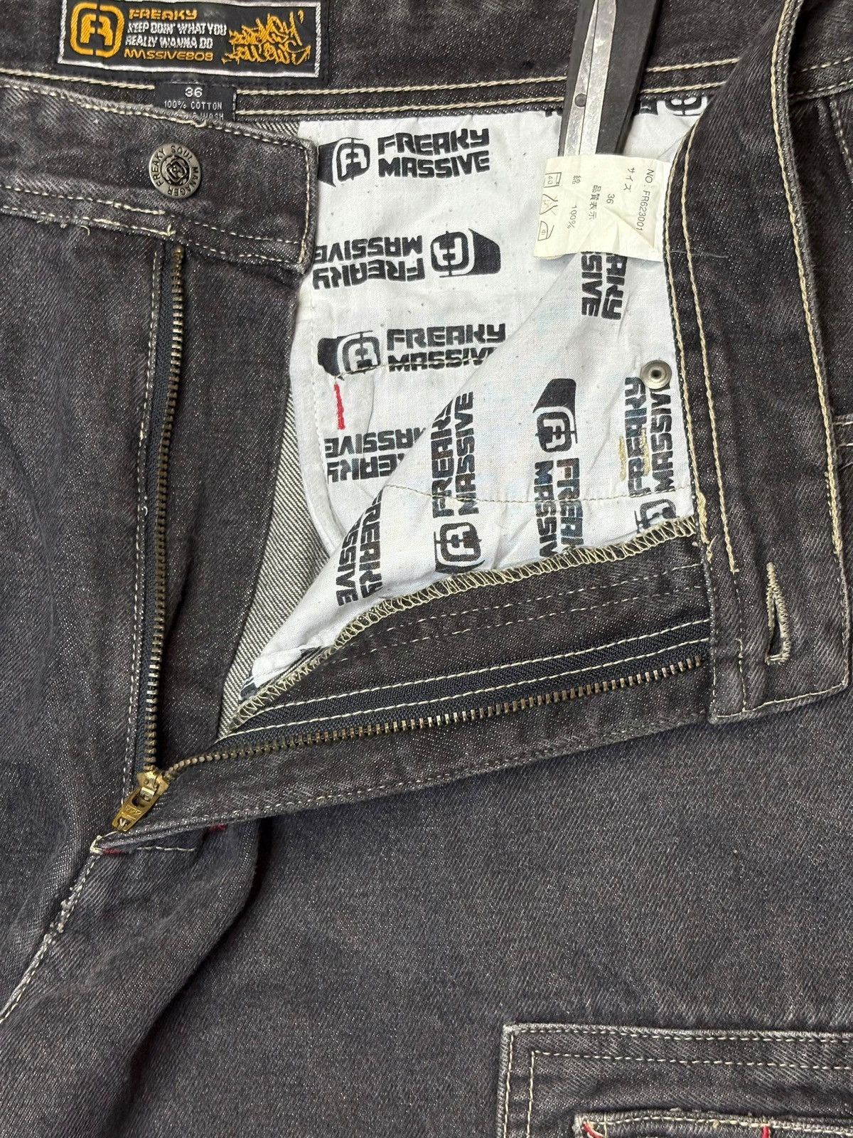 Japanese Brand Vintage Japanese Brand Cargo Ultra Wide Leg Baggy Jeans Size US 32 / EU 48 - 9 Thumbnail