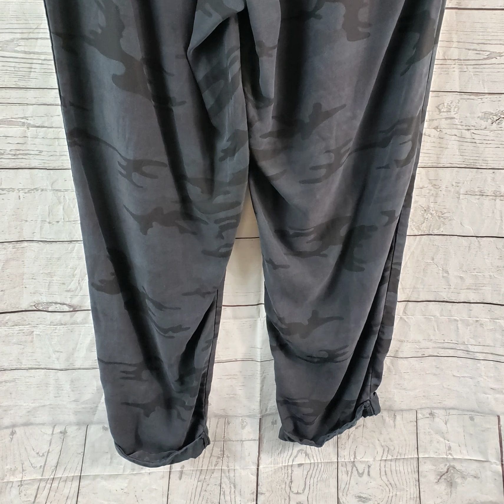 Soft Surroundings Soft Surroundings Womens Rila Weekend Ankle Pants Sz Medium Black Camouflage Pattern, Pull On, Casual, Inseam 26.5 in, Tencel, Regular, Pants, Womens Size 32" / US 10 / IT 46 - 5 Thumbnail