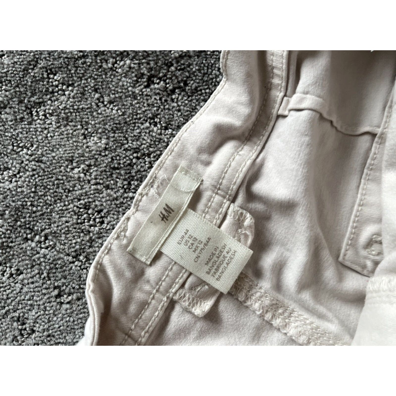 H&M H&M Shorts Womens 12 White Denim Stretch Mid Rise 5-Pocket Design Casual Flat Front Knitted Cotton Blend Pockets Button Zipper Regular Modern Womens Size 34" / US 12 / IT 48 - 3 Thumbnail