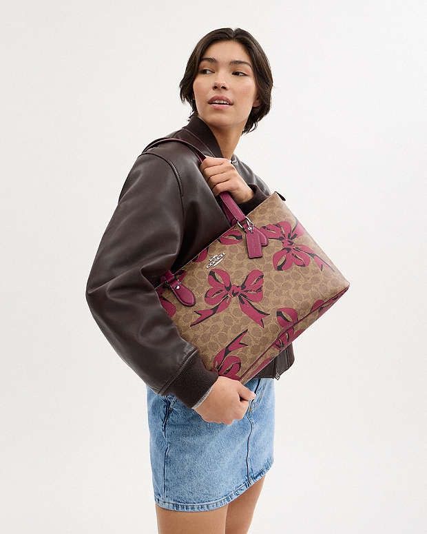 Coach Coach Gallery Tote Bag In Signature Canvas With Bow cz174 Size ONE SIZE - 6 Thumbnail
