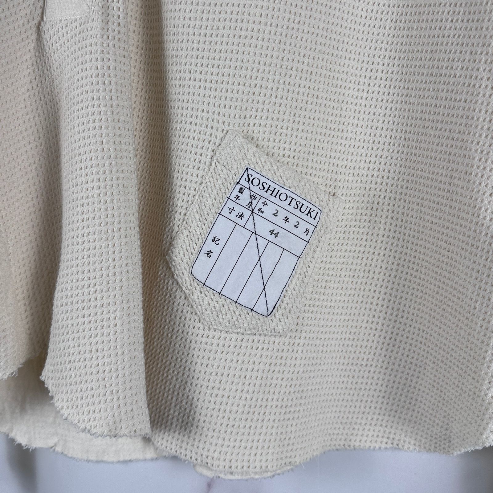 SOSHIOTSUKI Asymmetrical Cream Waffle Thermal Longsleeve Size US M / EU 48-50 / 2 - 2 Thumbnail