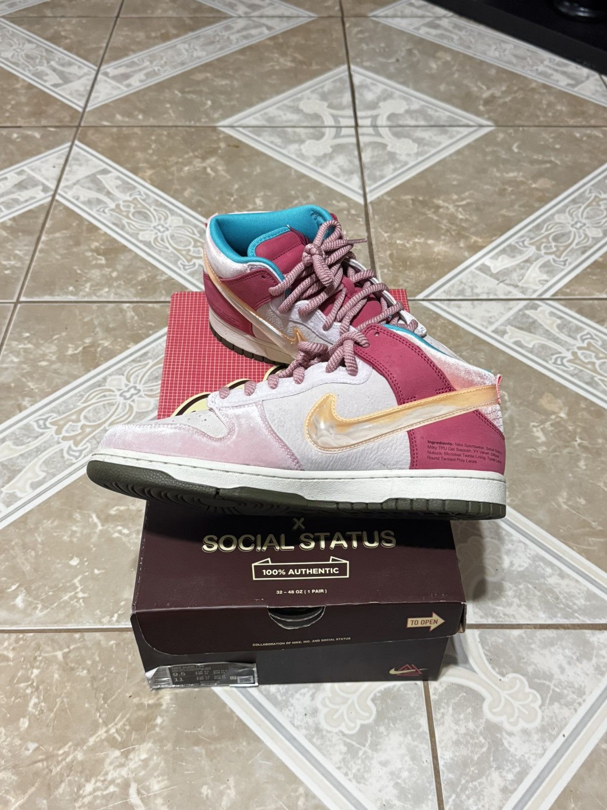 Social Status Social status strawberry milk mid dunks Size US 9.5 / EU 42-43 - 3 Thumbnail