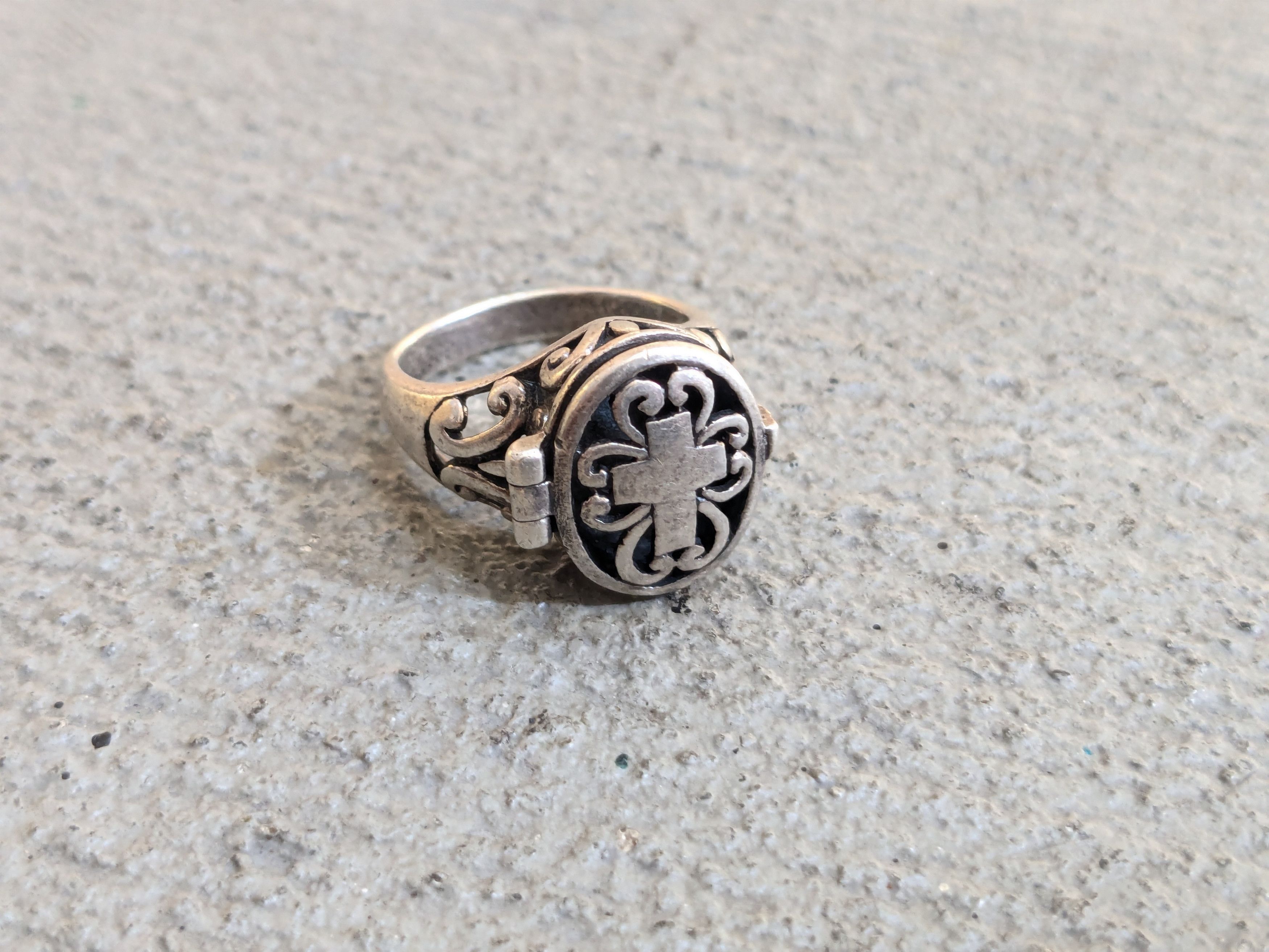 Jewelry × Sterling Silver Sterling Silver Poison Ring 5.75 Cross Size ONE SIZE - 1 Thumbnail