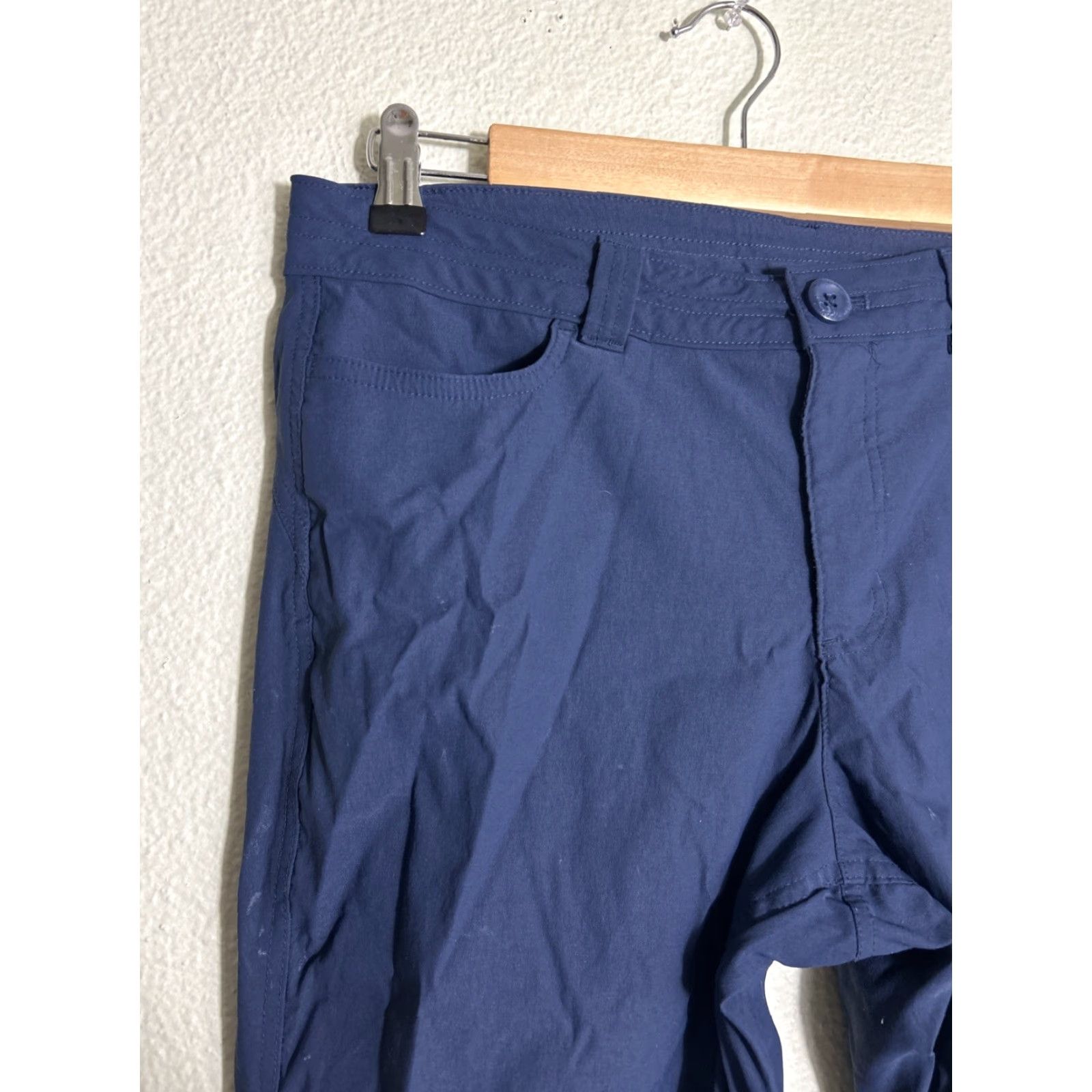Eddie Bauer Eddie Bauer Pants Womens 10 Capri Navy Blue 33x20 Hiking Water Resistant Logo Casual Travel Regular Straight Womens Size 32" / US 10 / IT 46 - 5 Thumbnail