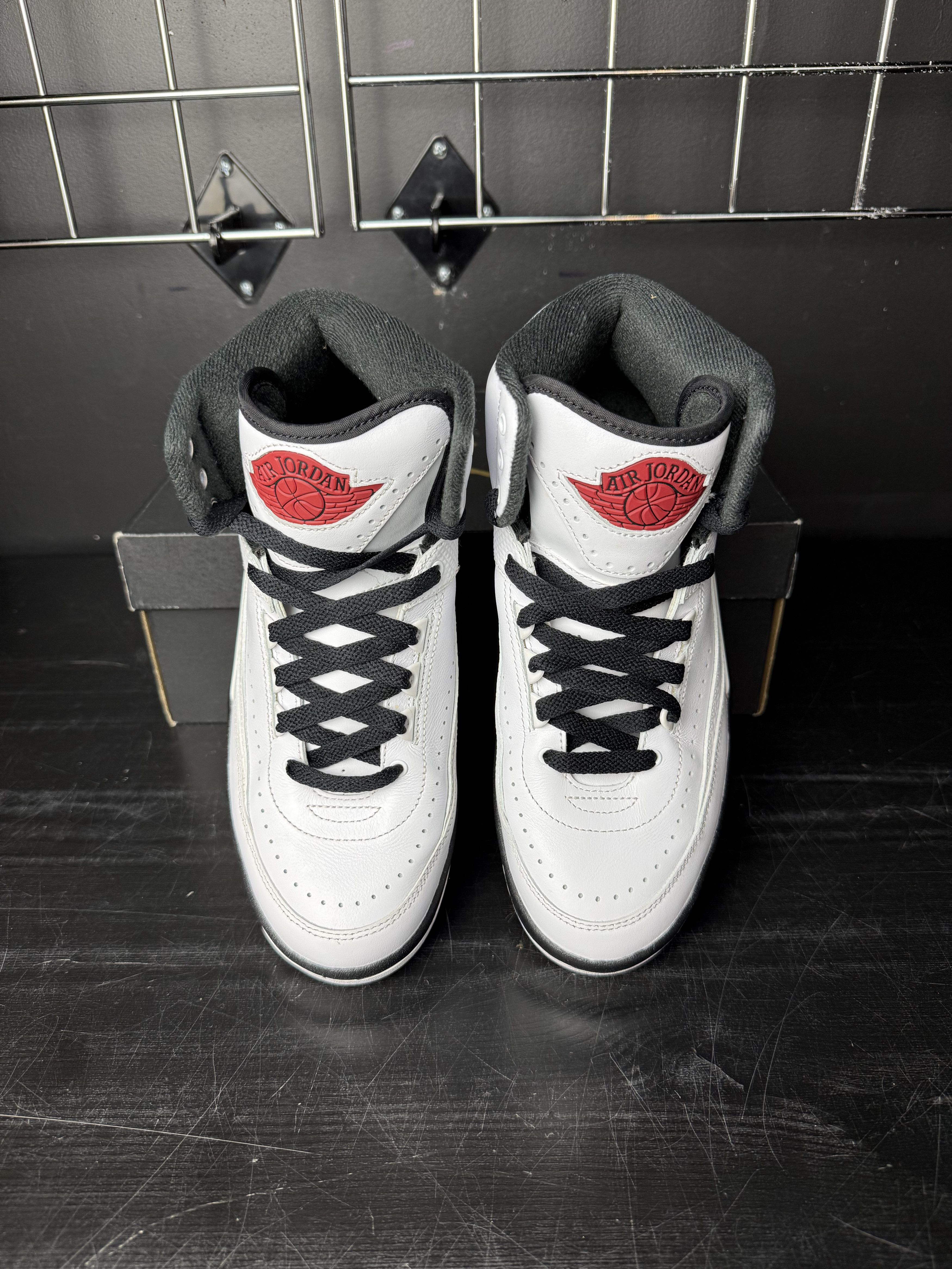 Jordan Brand Air Jordan 2 Retro OG "Chicago" (2022) (GS) **PRE-OWNED** Size US 7 / EU 40 - 5 Thumbnail