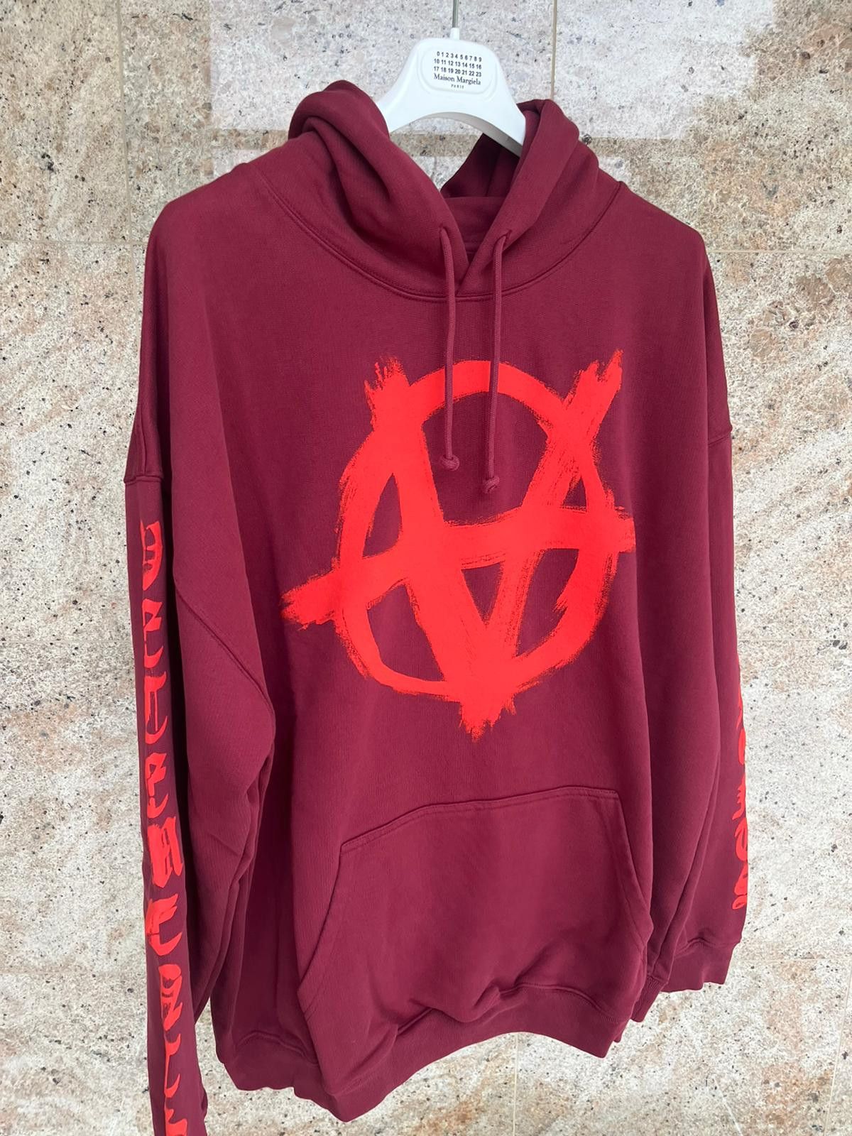 Vetements Anarchy Gothic Logo Hoodie in Bordeaux Size US L / EU 52-54 / 3 - 2 Thumbnail