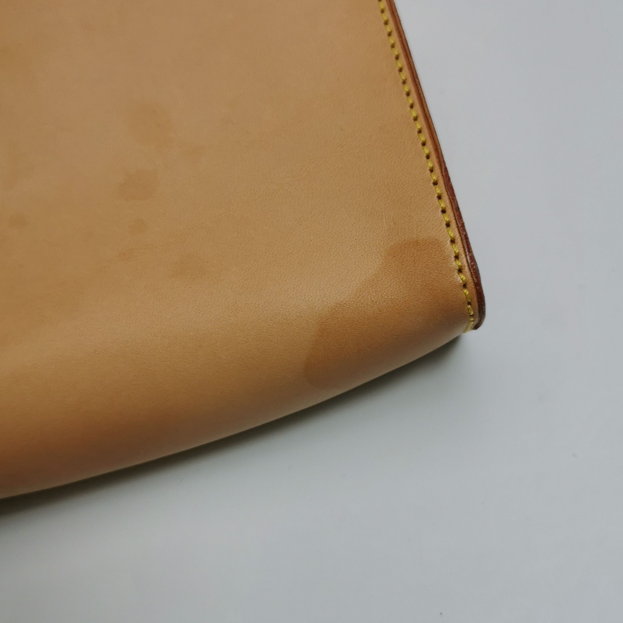 Louis Vuitton Louis Vuitton (LV) Vegetable Tanned Leather Solid Color Let Size ONE SIZE - 7 Thumbnail
