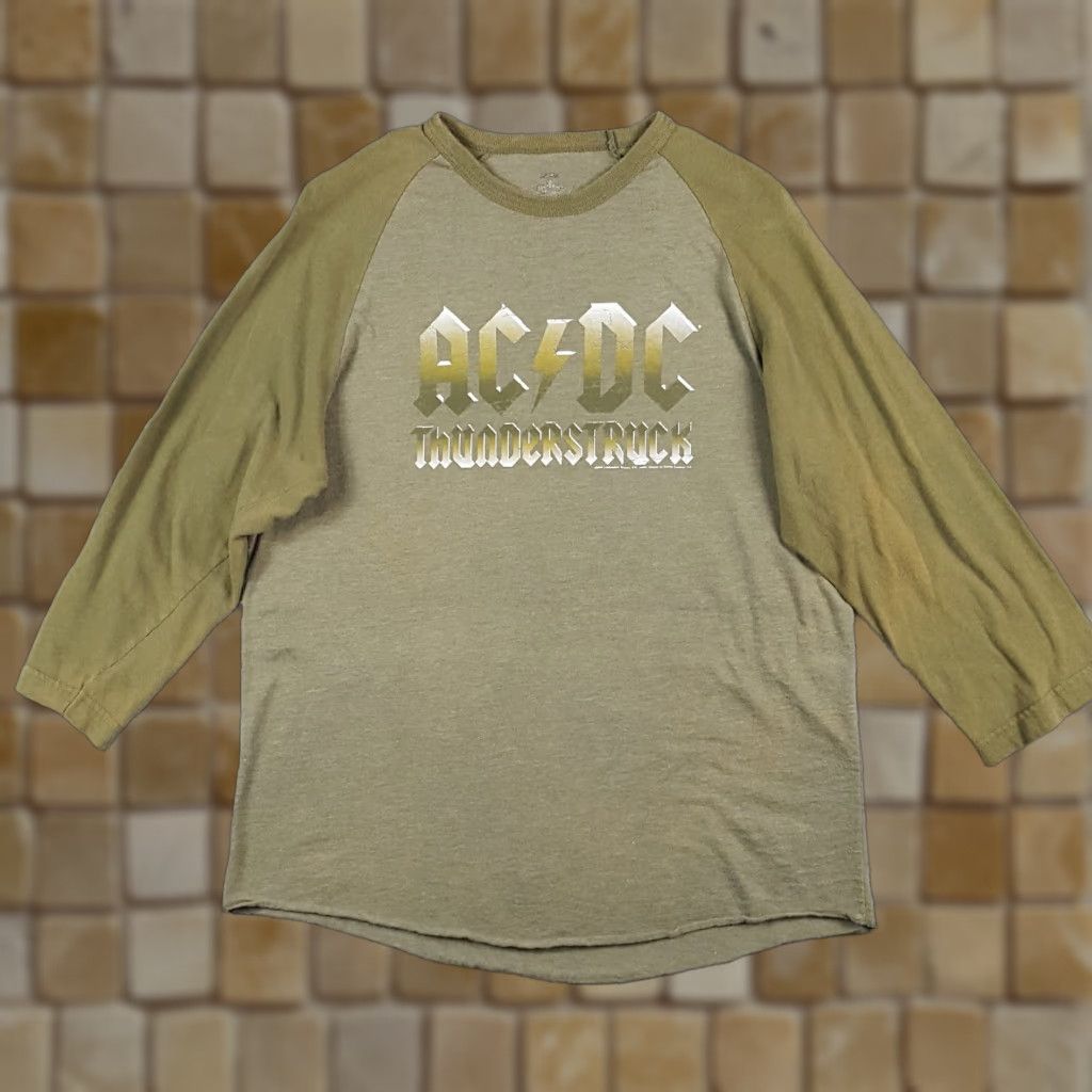 Vintage Vintage ACDC Thunderstruck Y2K Raglan Mens Medium Concert Band Rock Tour T Shirt Size US M / EU 48-50 / 2 - 1 Thumbnail