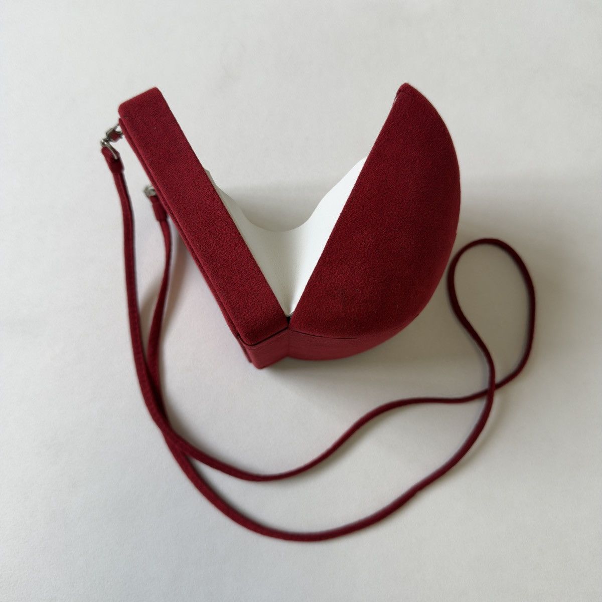 Maison Margiela A/W 10 Red Velvet ‘Trinket Box’ Hand Bag Size ONE SIZE - 15 Thumbnail