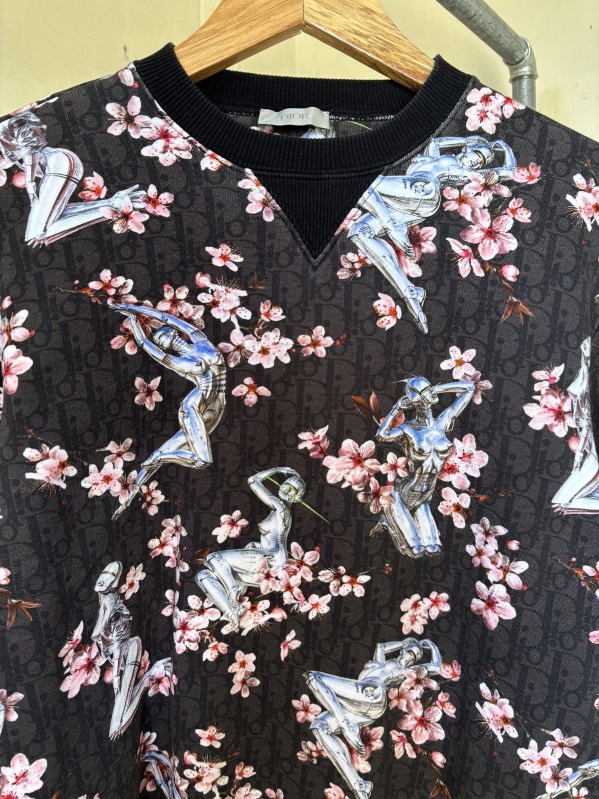 Dior Dior FW19 x Hajime Sorayama - Sexy Robot Crewneck Size US XS / EU 42 / 0 - 4 Thumbnail