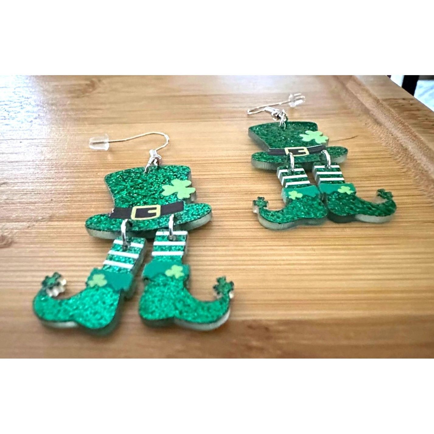 Handmade St Patricks Day Earrings Dangling Wiggly Legs Leprechaun Hat Size ONE SIZE - 8 Thumbnail