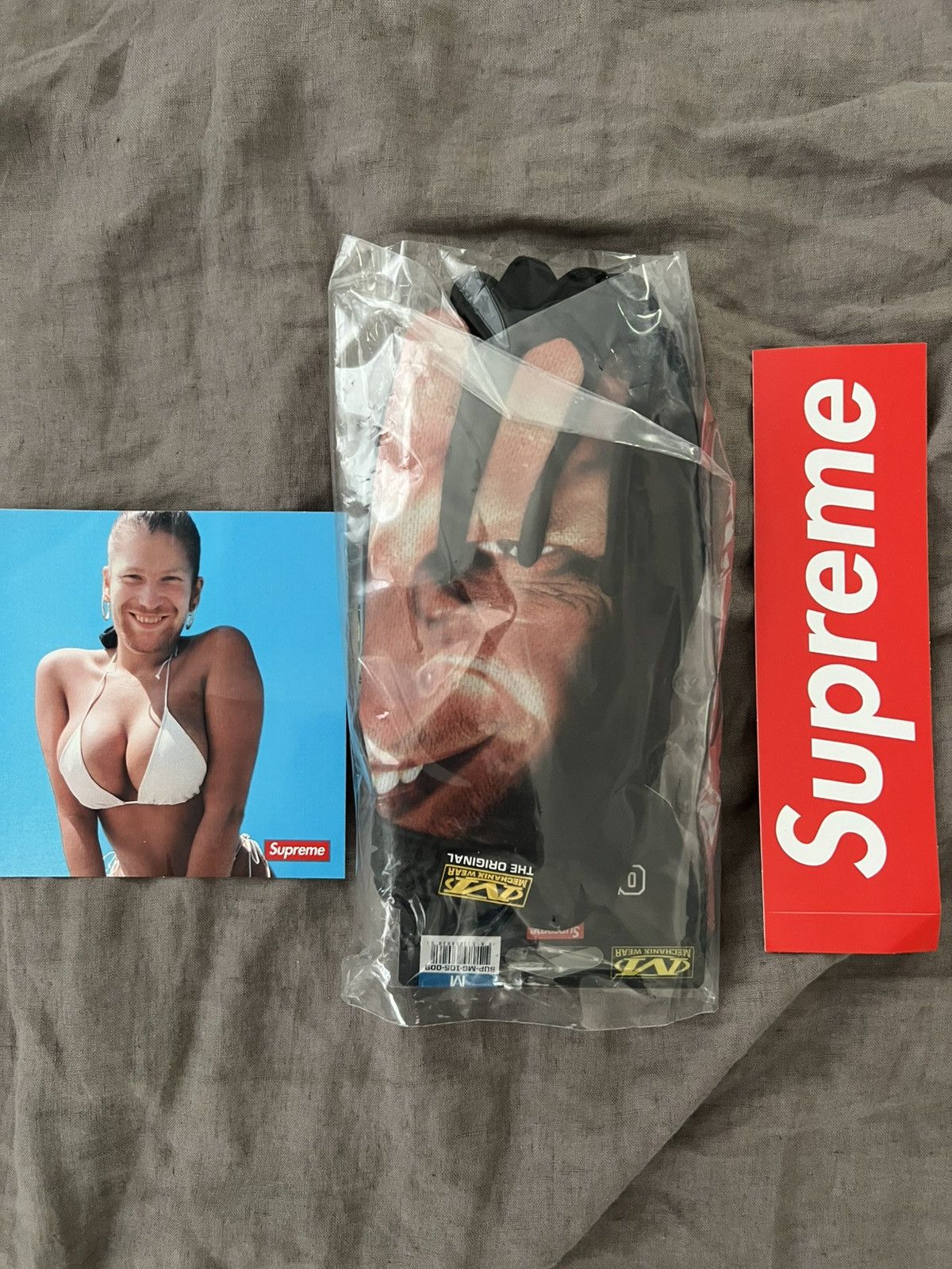 Supreme Medium Supreme Aphex Twin Mechanix Gloves plus Poster Size ONE SIZE - 2 Thumbnail