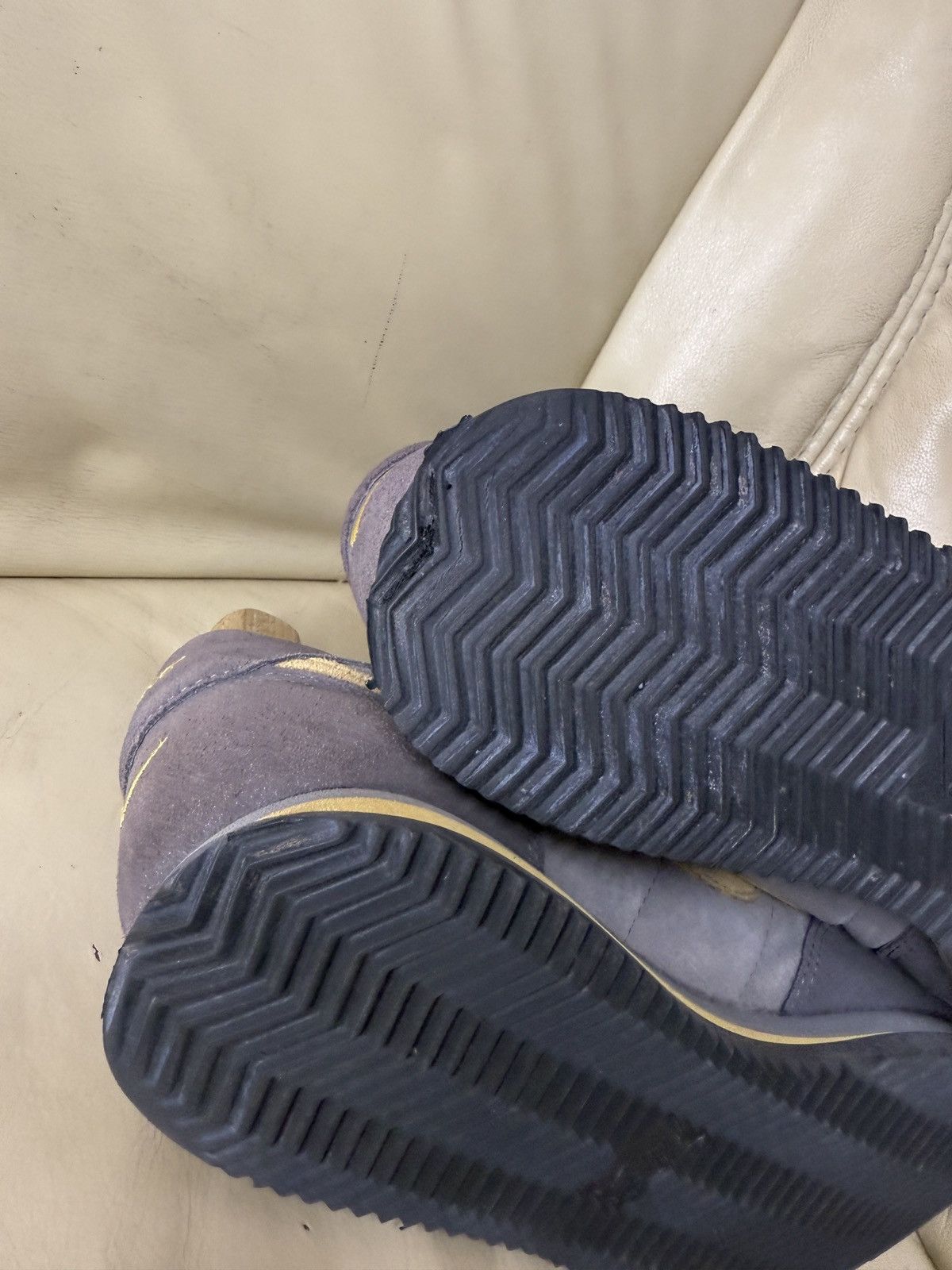 Nike Vibtage Nike Suede Sneackers Y2K RARE Size US 9.5 / EU 42-43 - 13 Thumbnail