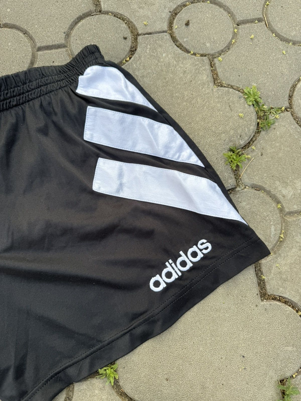 Adidas Vintage Adidas Retro Three Stripes Shorts Y2K Size US 32 / EU 48 - 3 Thumbnail