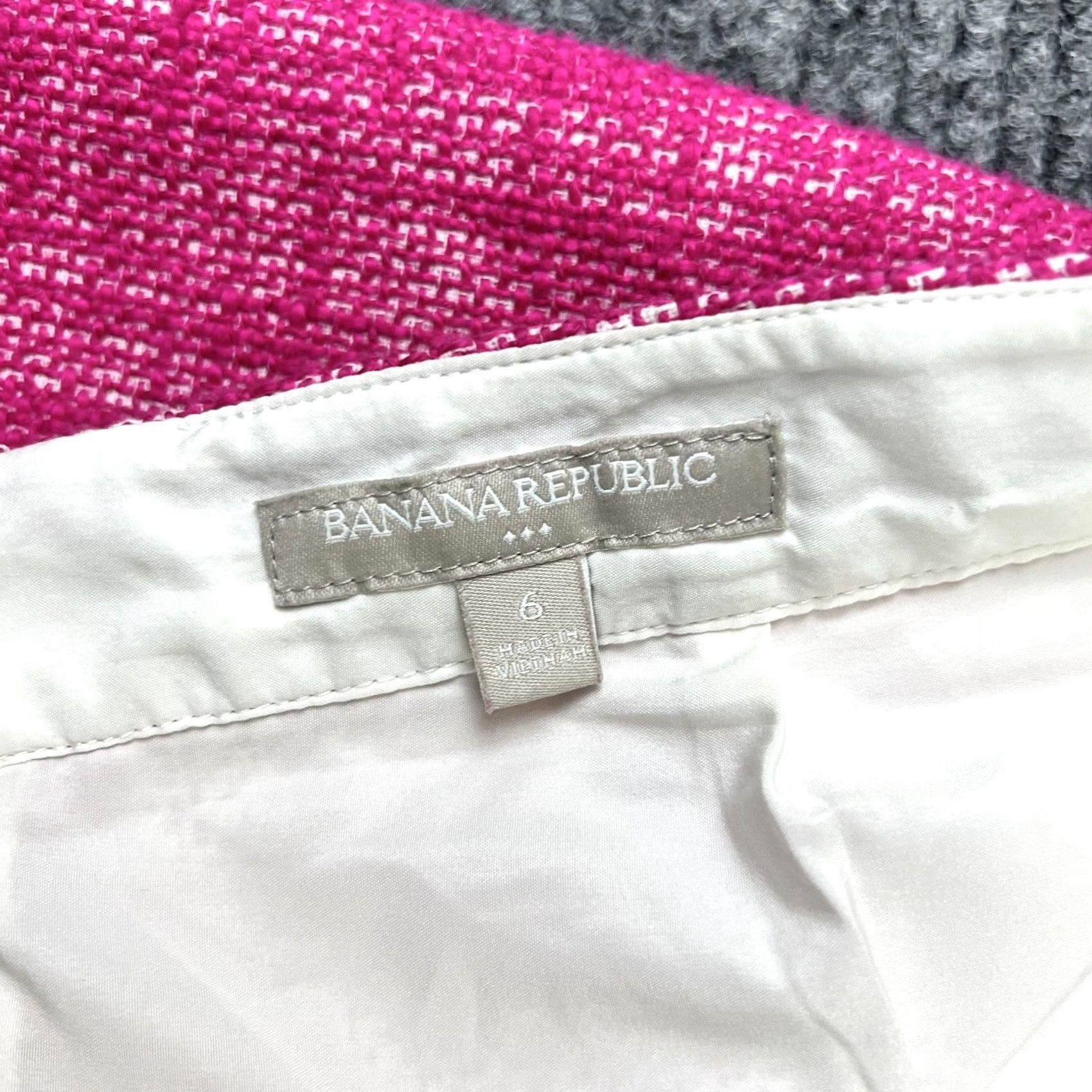 Banana Republic VINTAGE? No. Banana Republic Pink Textured Lined Skirt Womens 6 Short A-Line Slit Dress? Size 28" / US 6 / IT 42 - 2 Thumbnail