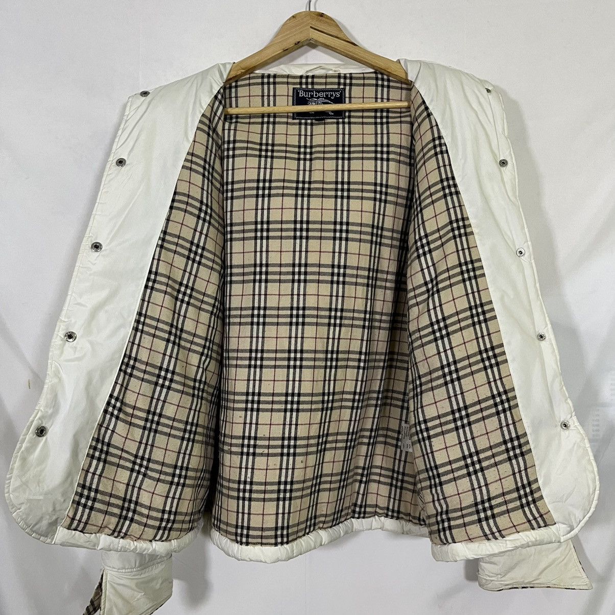 Burberry BURBERRYS’ NOVACHECK CREAM IVORY QUILTED FUR HOODED JACKET Size M / US 6-8 / IT 42-44 - 10 Thumbnail