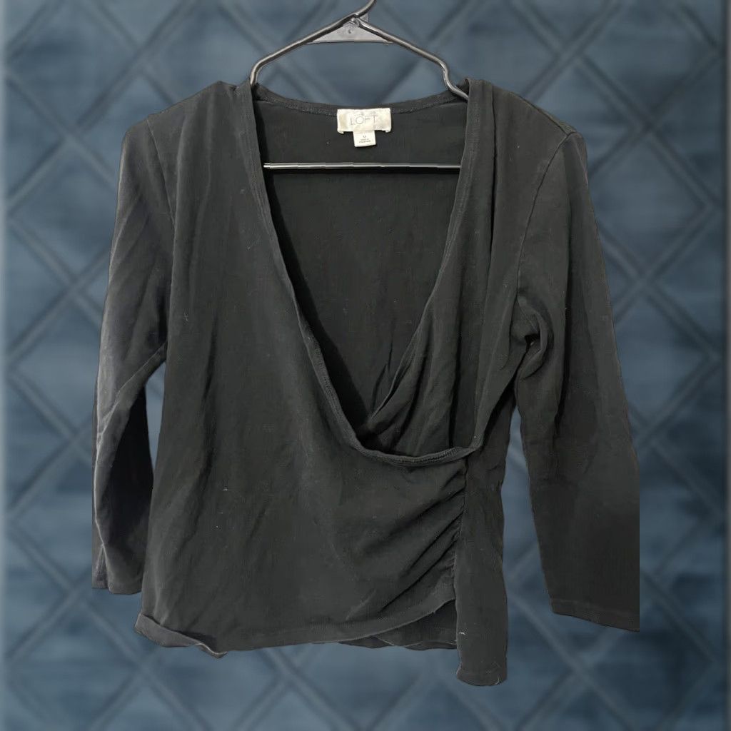 Loft LOFT Shirt Black Long Sleeve Size M Solid Adult Womens Regular Basic Casual Blouse Size M / US 6-8 / IT 42-44 - 1 Thumbnail