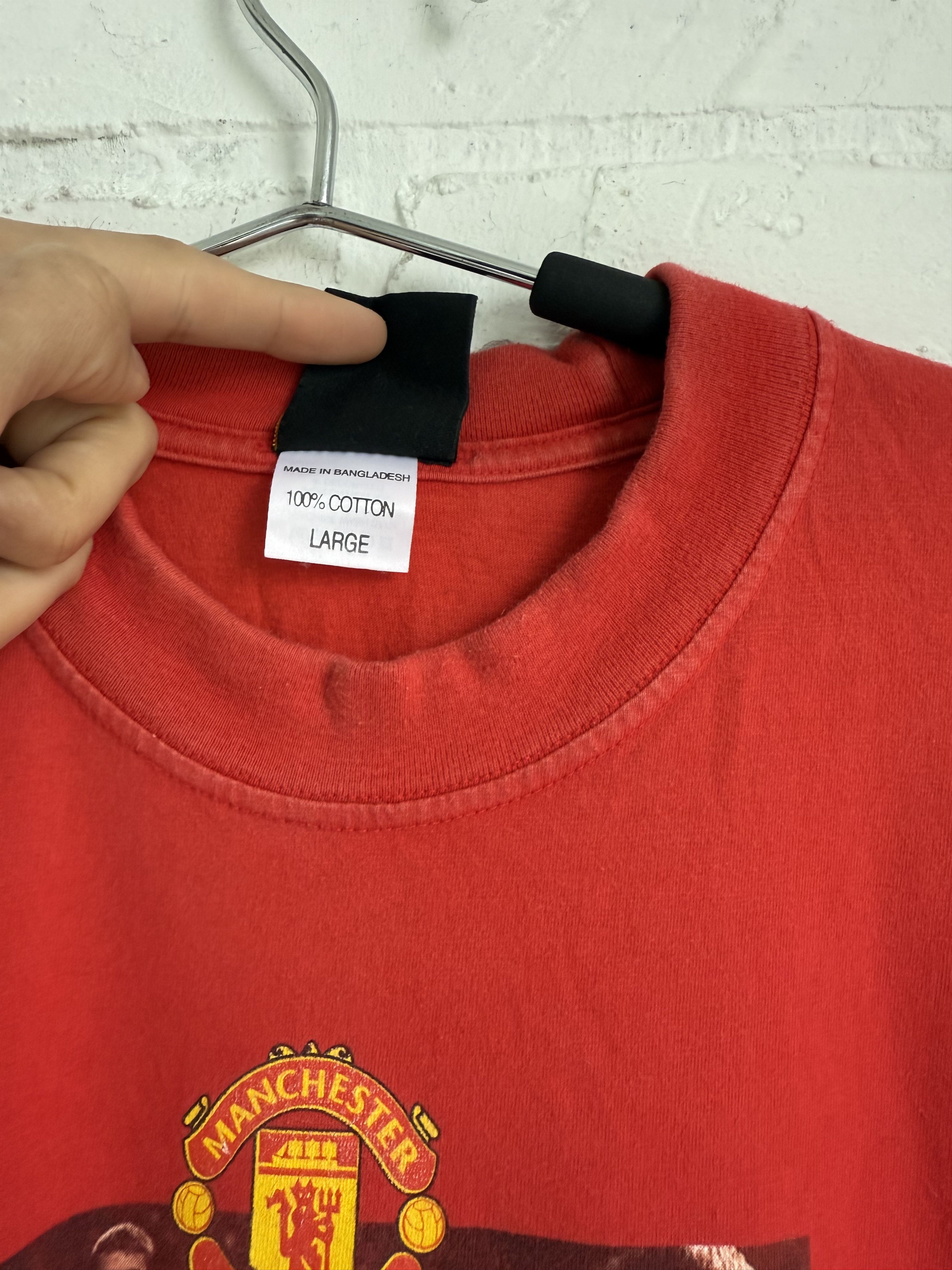 Vintage Vintage 1999 Manchester united triple glory football t-shirt Size US L / EU 52-54 / 3 - 3 Thumbnail