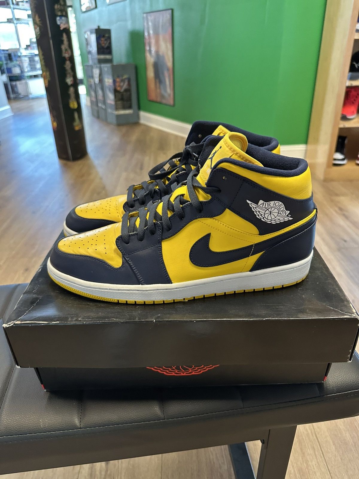 Nike Jordan 1 Michigan Size US 14 / EU 47 - 3 Thumbnail