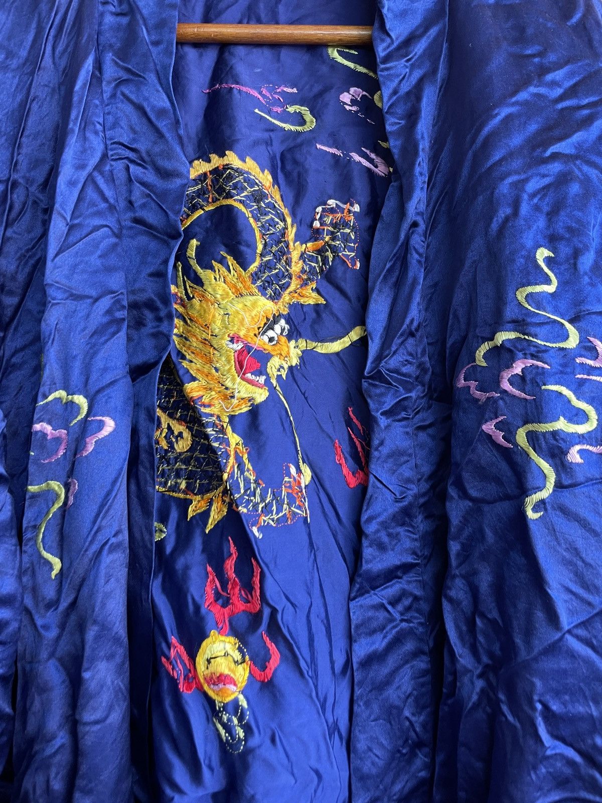 Vintage Vintage Kimono Embroidered sukajan Dragon Silk Rayon Robe Size US L / EU 52-54 / 3 - 4 Thumbnail
