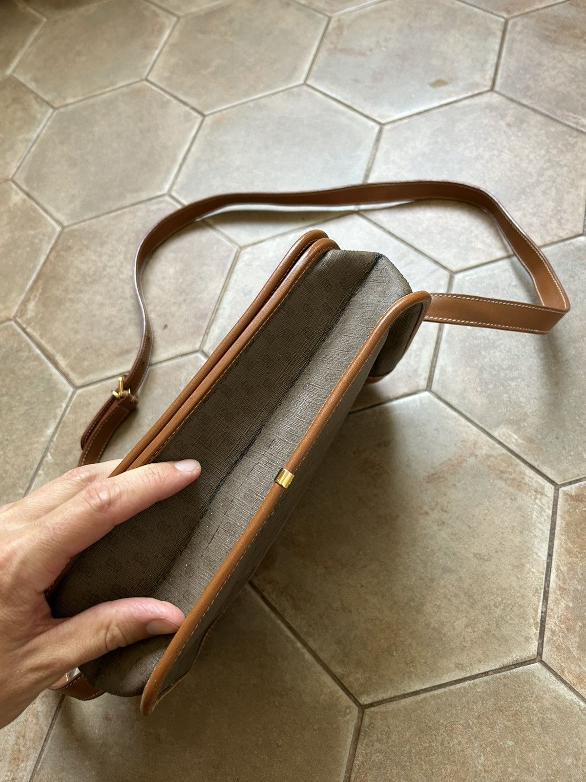 Gucci Authentic GUCCI Vintage Crossbody Bag Size ONE SIZE - 3 Thumbnail