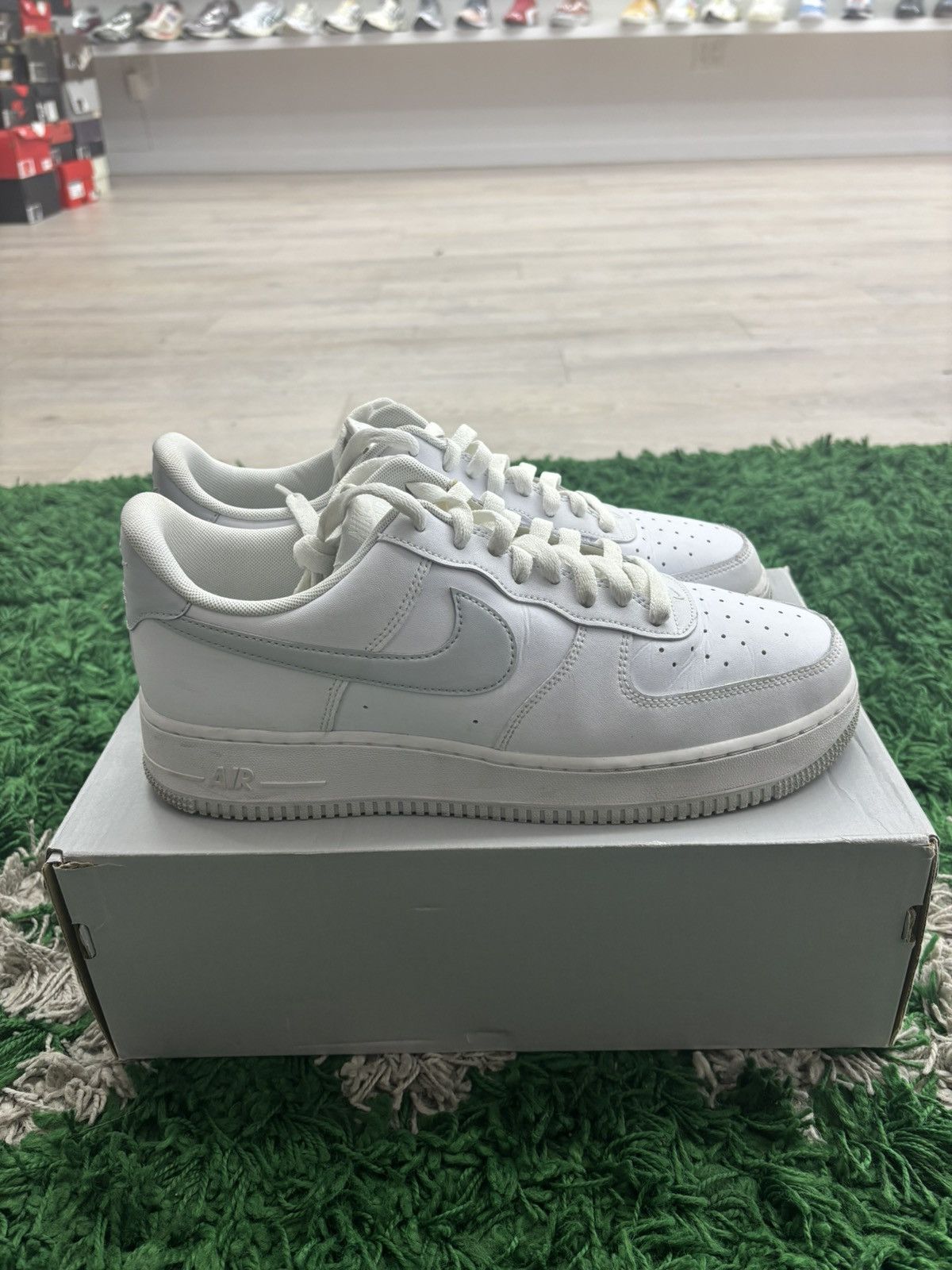 Nike ✅ Nike Air Force 1 07 White Light Smoke Grey Men Size 10.5 Size US 10.5 / EU 43-44 - 4 Thumbnail